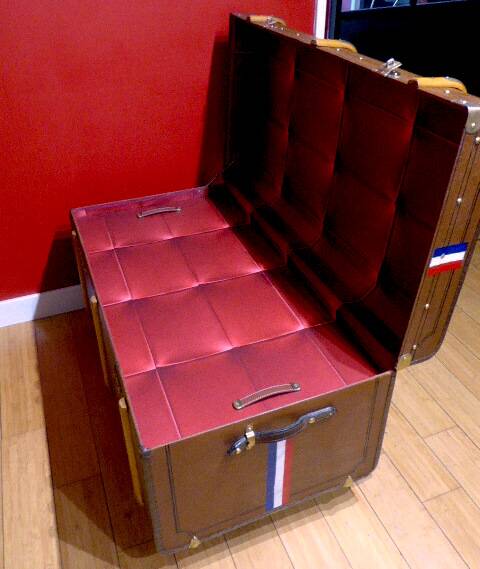 Curved mail bag in tawny from the 1920s - 100 x 54 x 46 cm