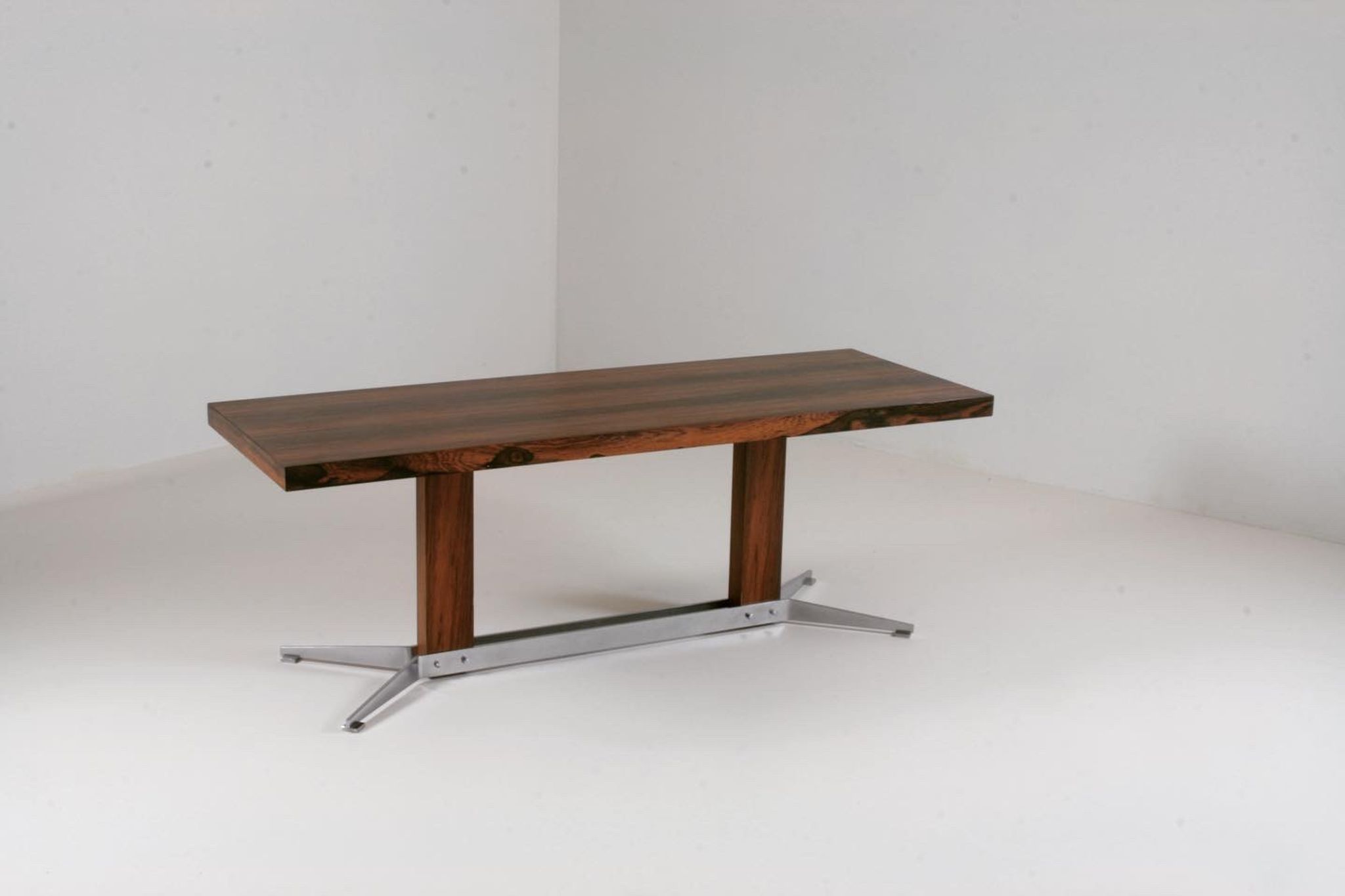 Table basse vintage en palissandre et métal brossé, 1960s