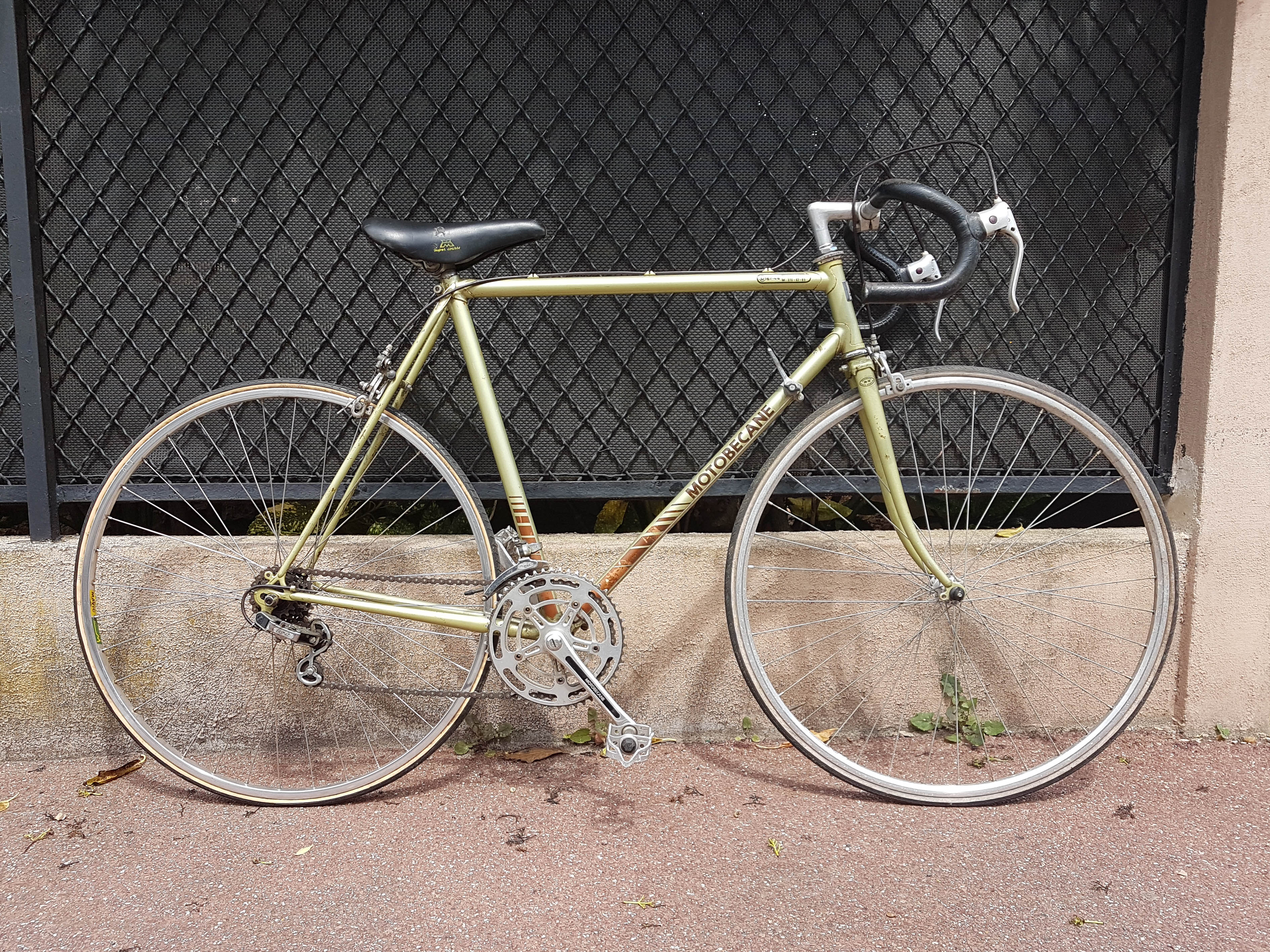 Vélo de course vintage Motobecane vert
