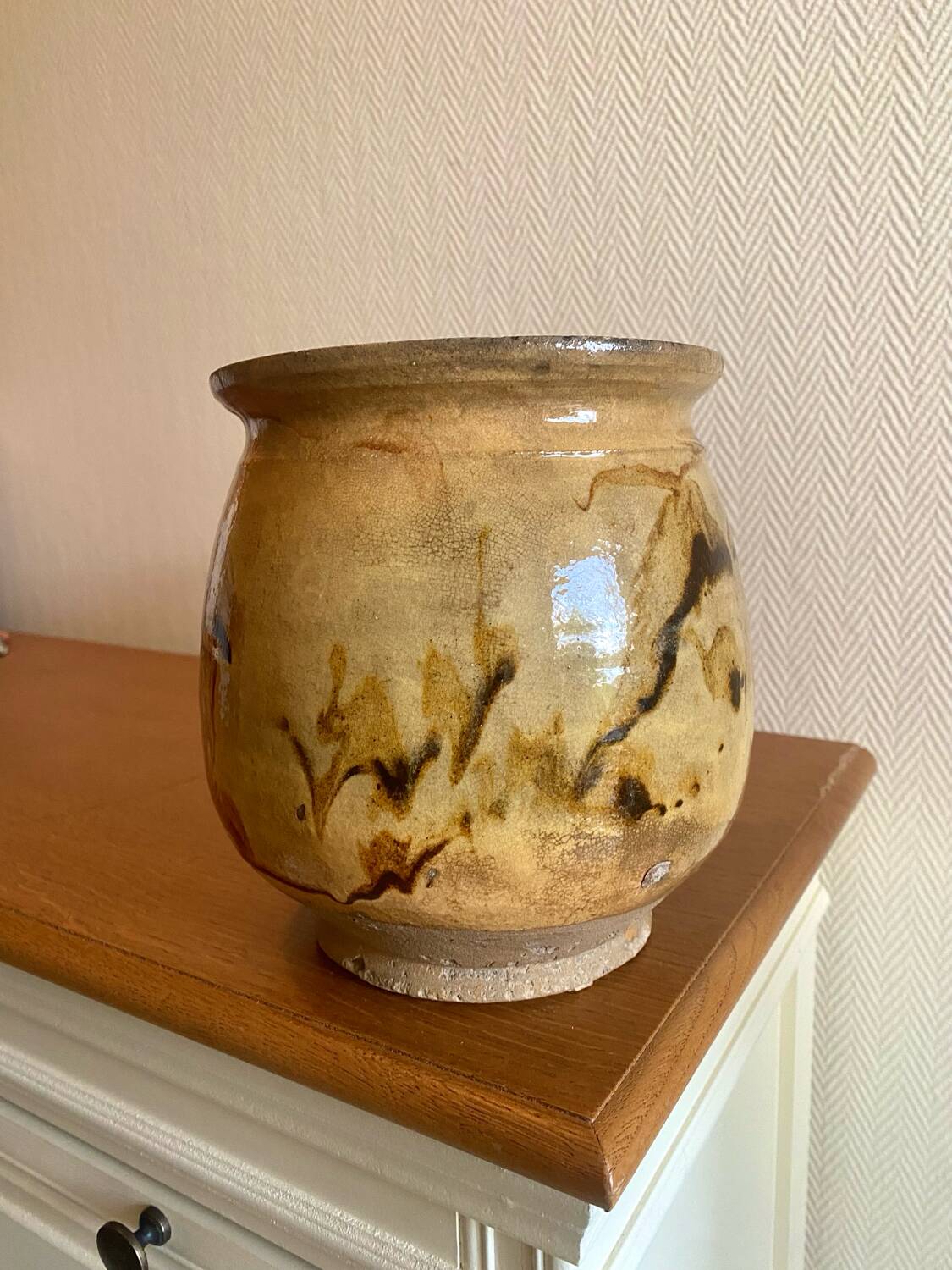 Antique glazed terracotta pot from the 19th century.