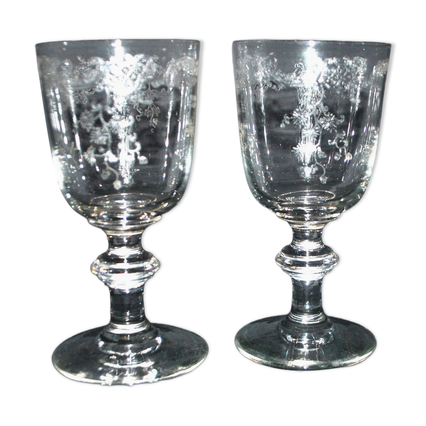 Saint-Louis set of 2 wine glasses – acid-etched floral rocaille decoration 1920 H13