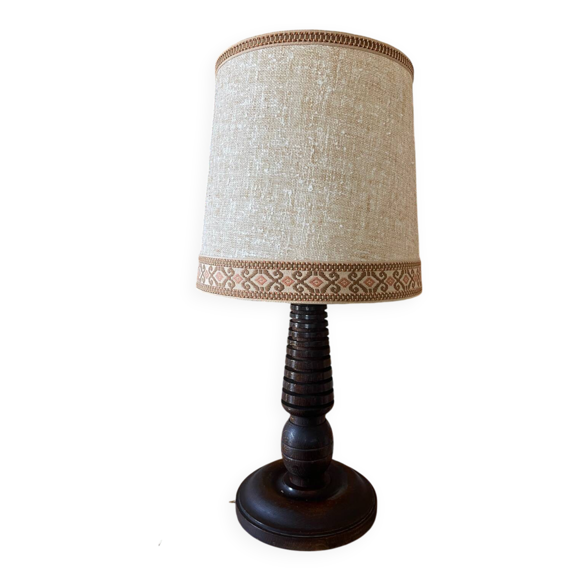 Turned wooden lamp bintahe
