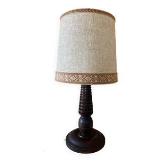 Turned wooden lamp bintahe