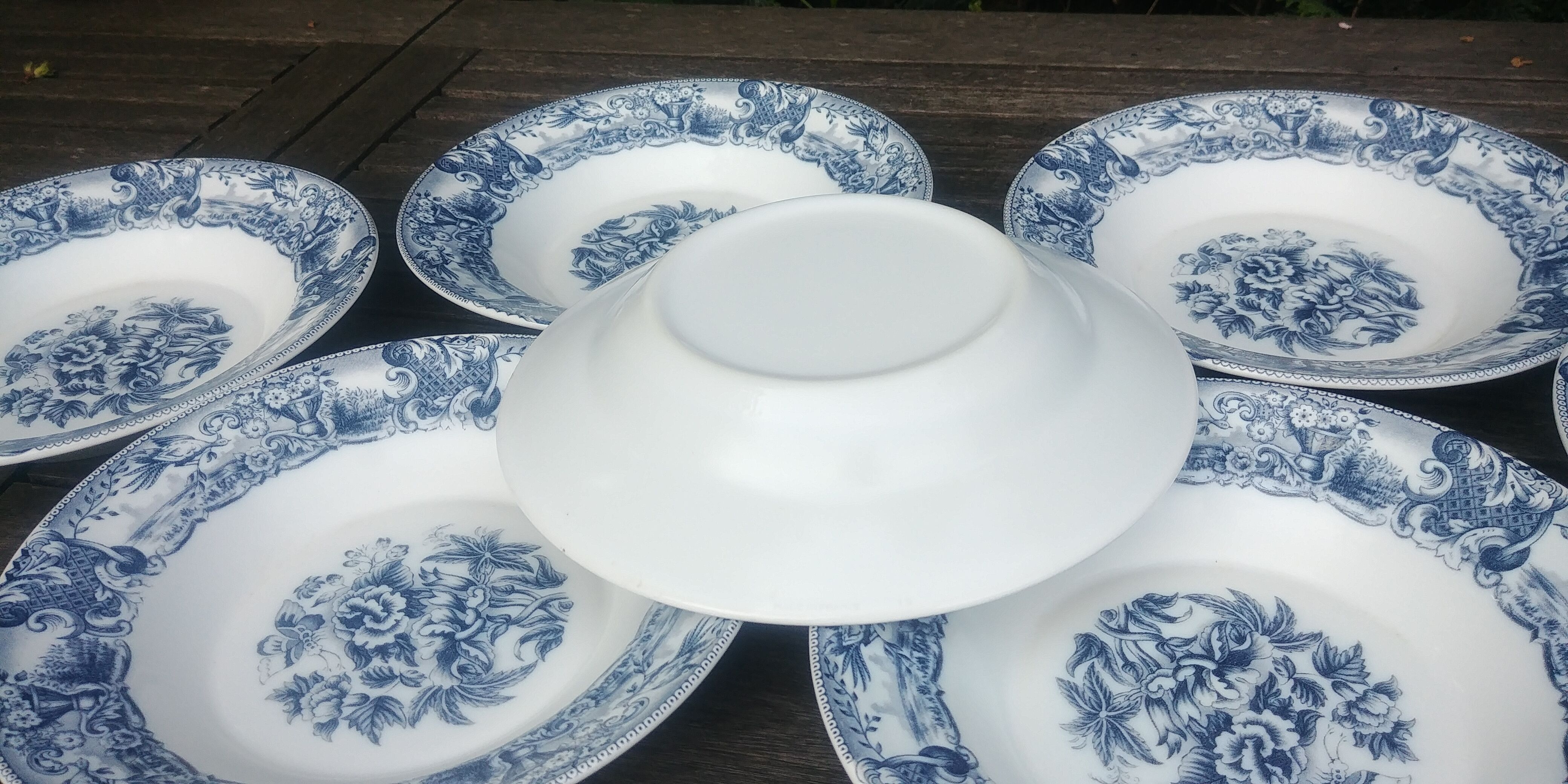 Set of eight hollow plates of the rivanel brand france baroque décor