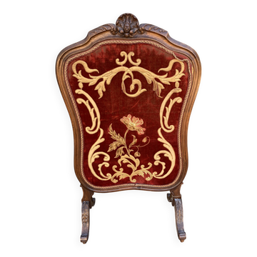 Antique fireplace screen in carved wood and embroidered velvet, Napoleon III.