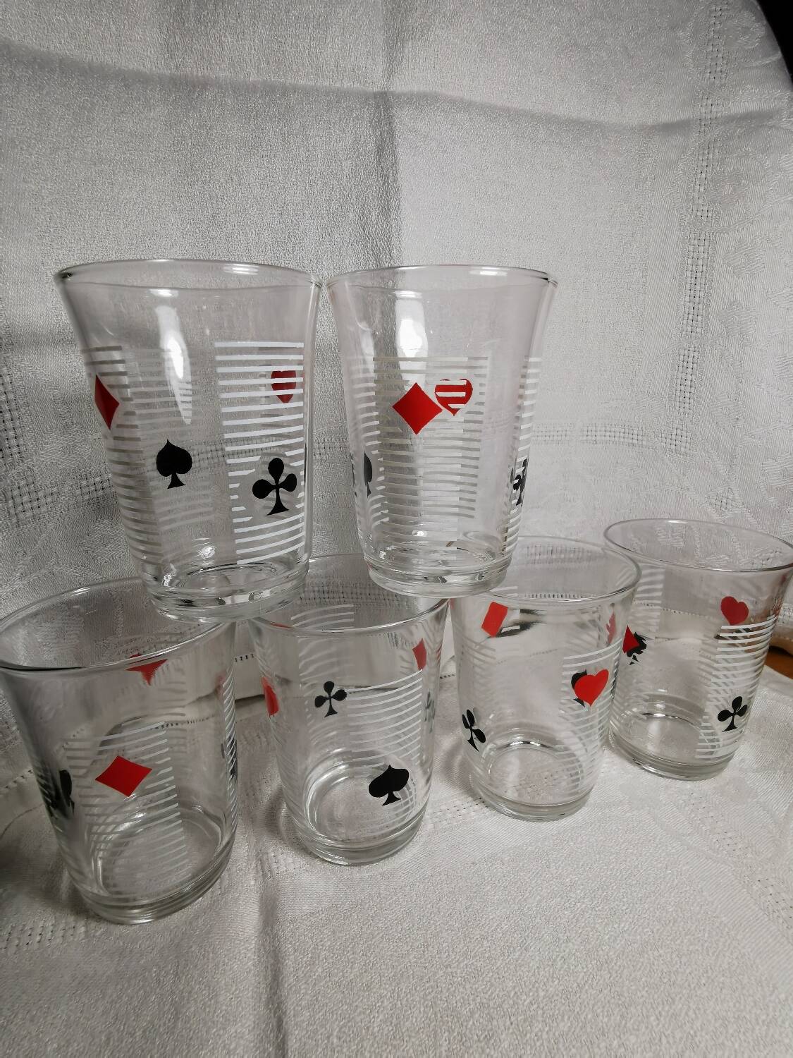 Water glasses card game