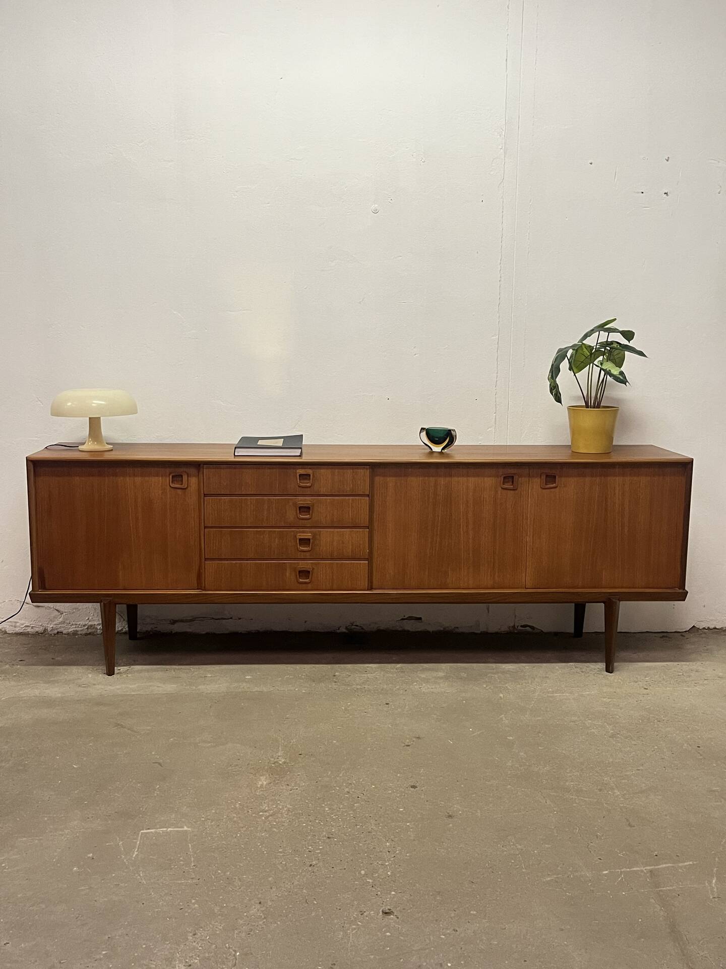 Teak enfilade