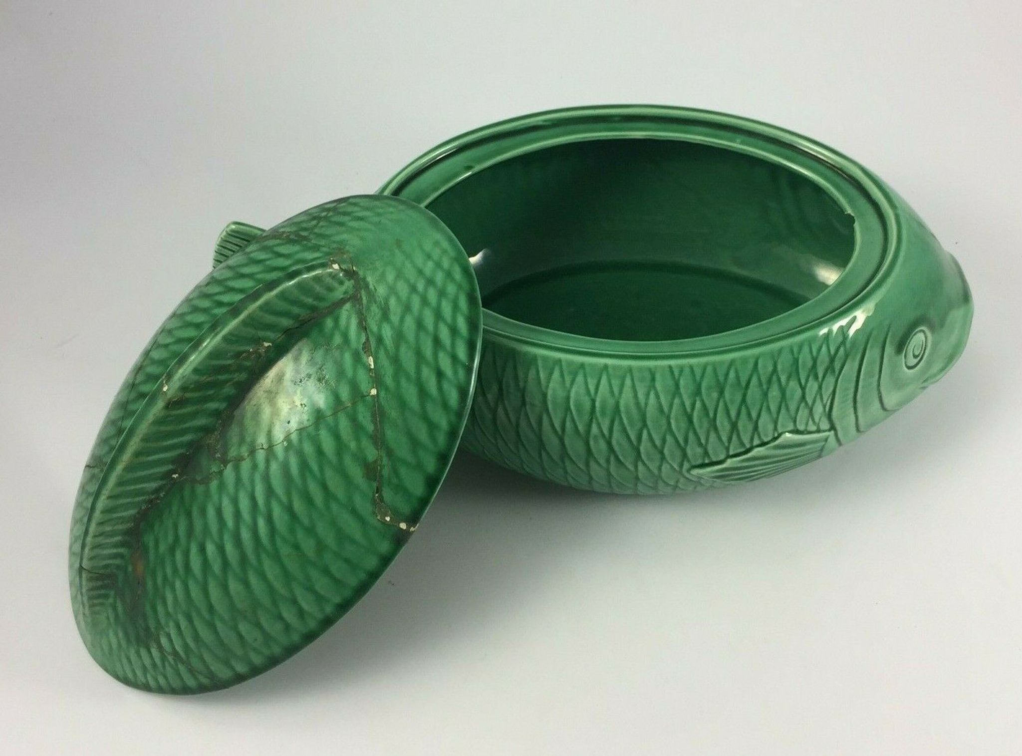 Part of service a fish Sarreguemines 22 pieces in faience green carp