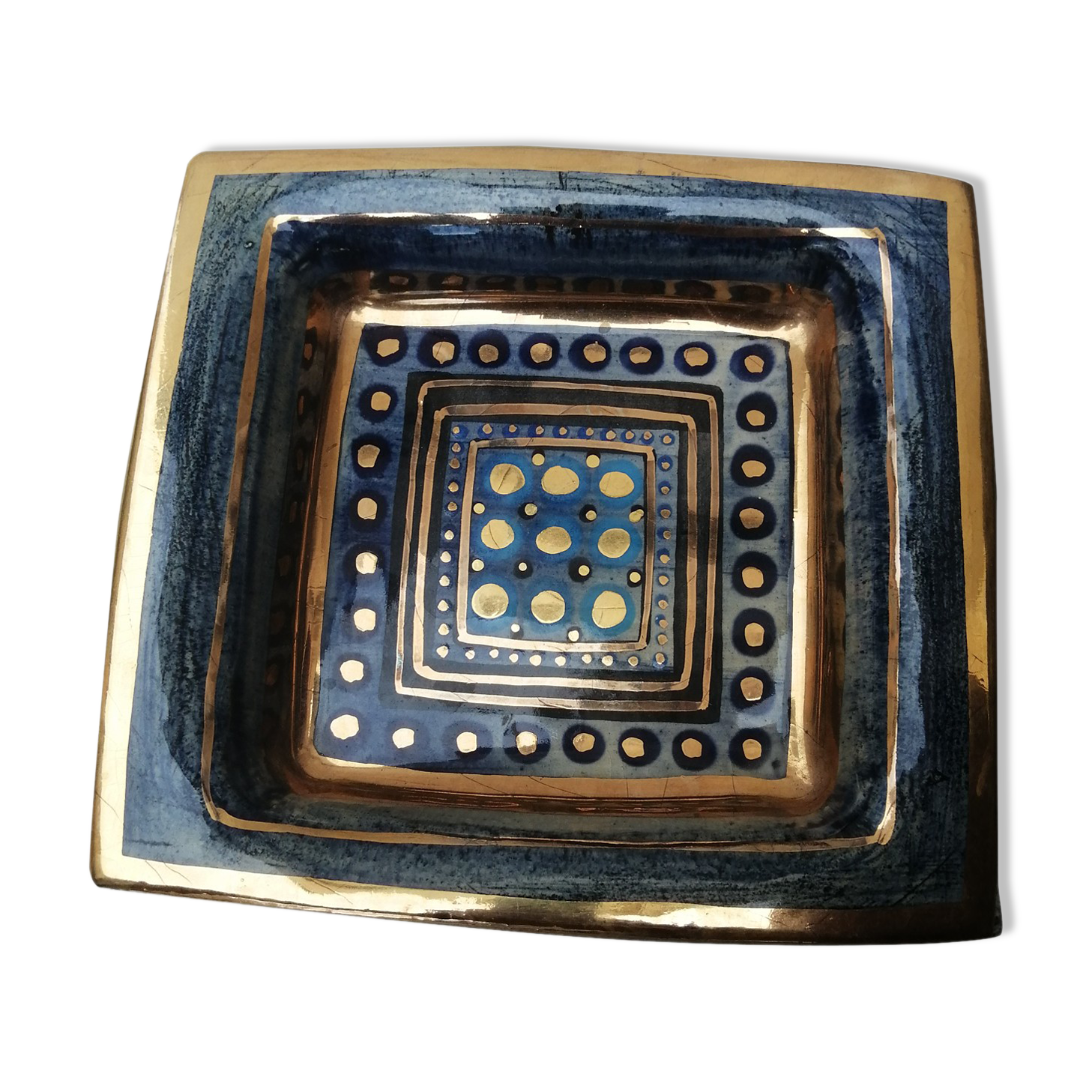 Empty ceramic pocket