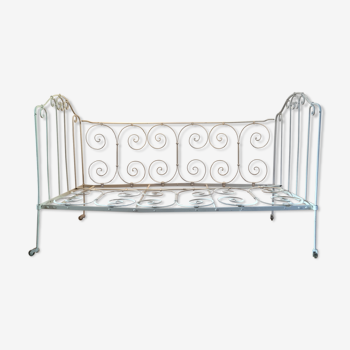 Vintage children's bed bed in wrought iron