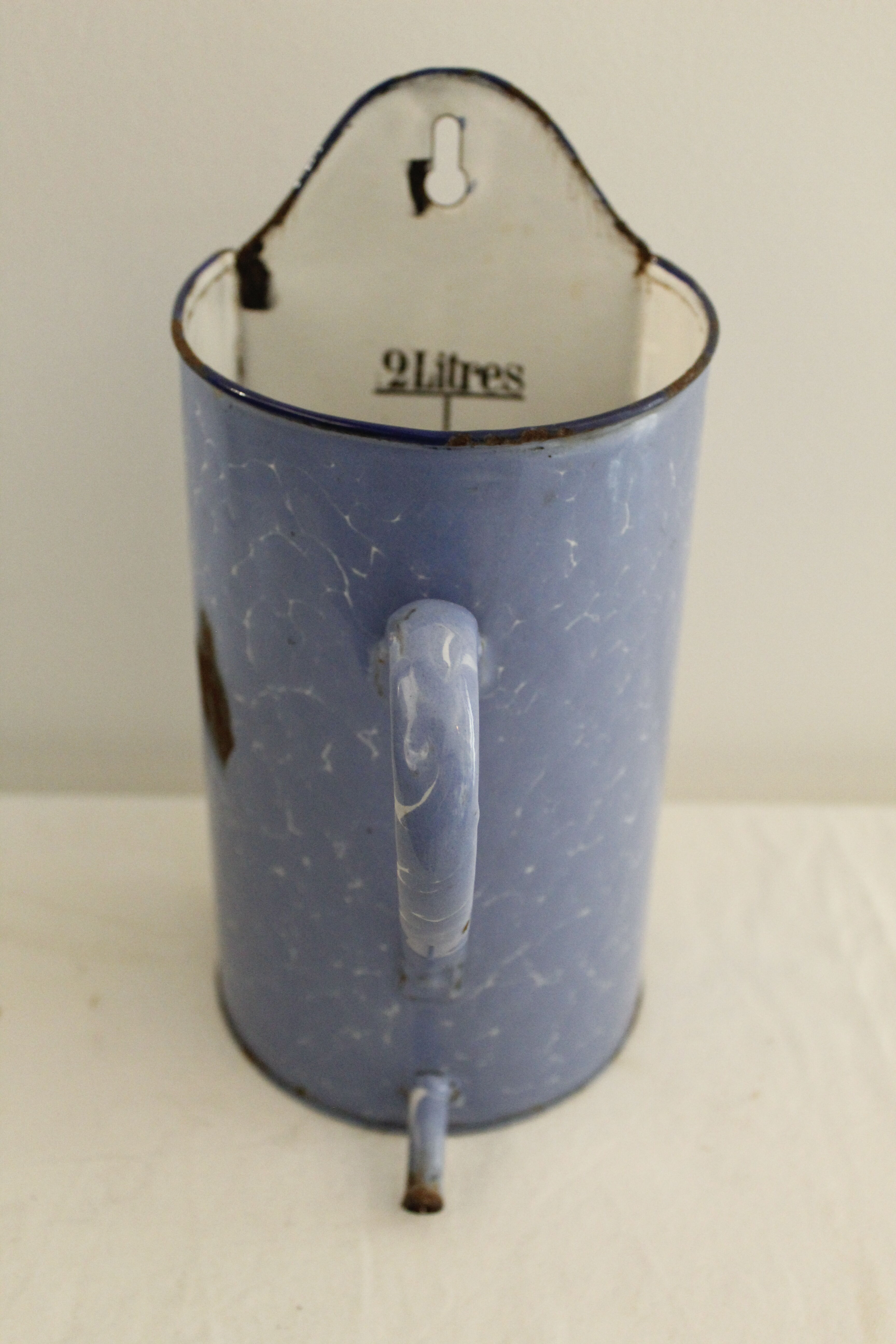 Enamelled metal wall fountain - light blue