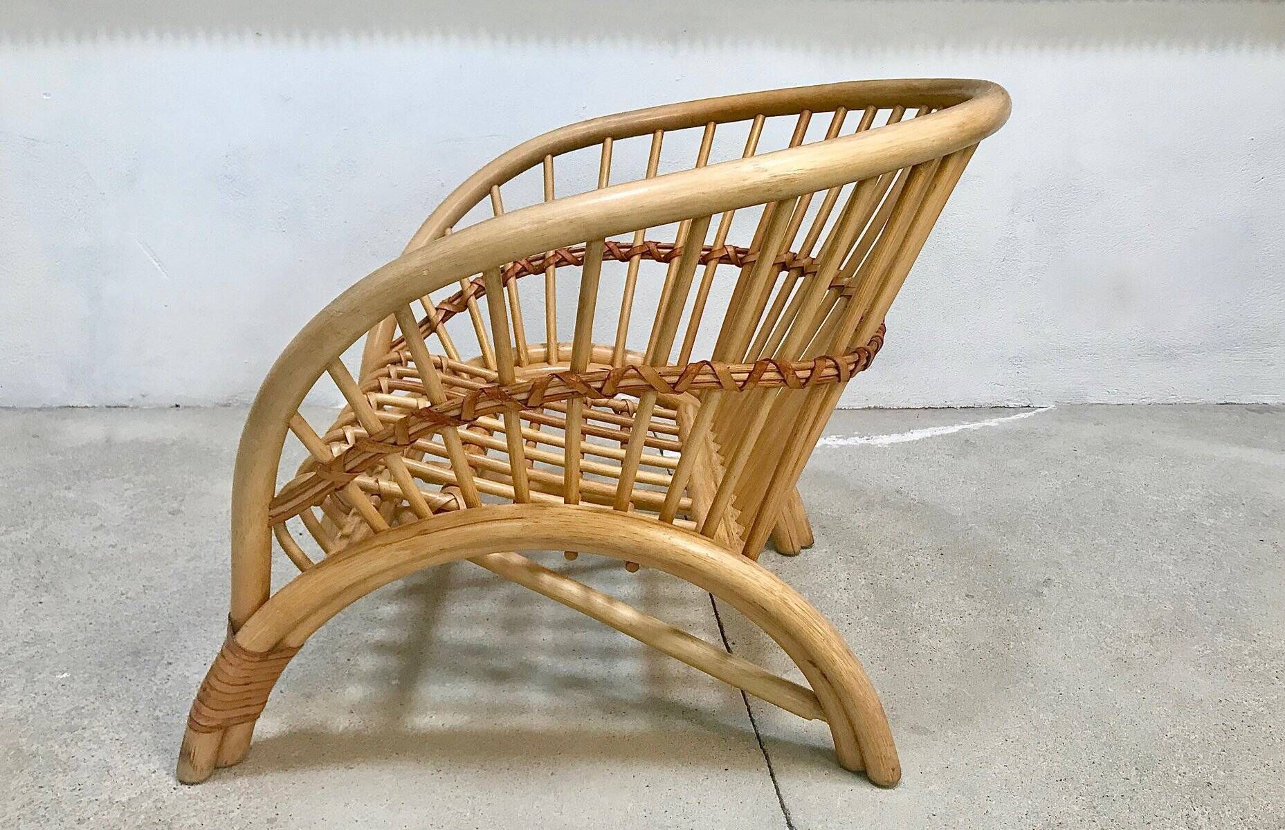 Handcrafted Bamboo lounge chair with leather lacings, Italy 1970s