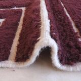 Modern Geometric Rug - 282 x 210 cm
