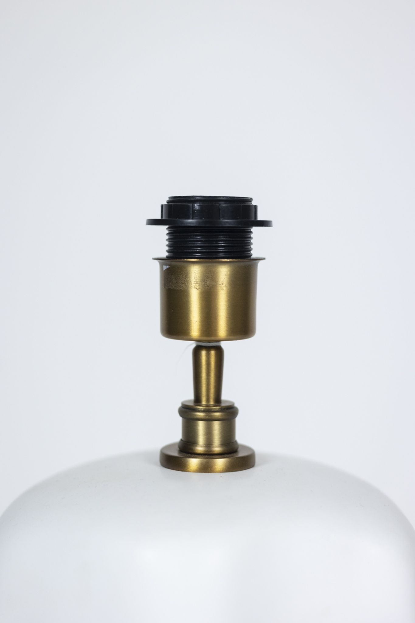 Pair of lamps in white and matt opaline, twentieth century