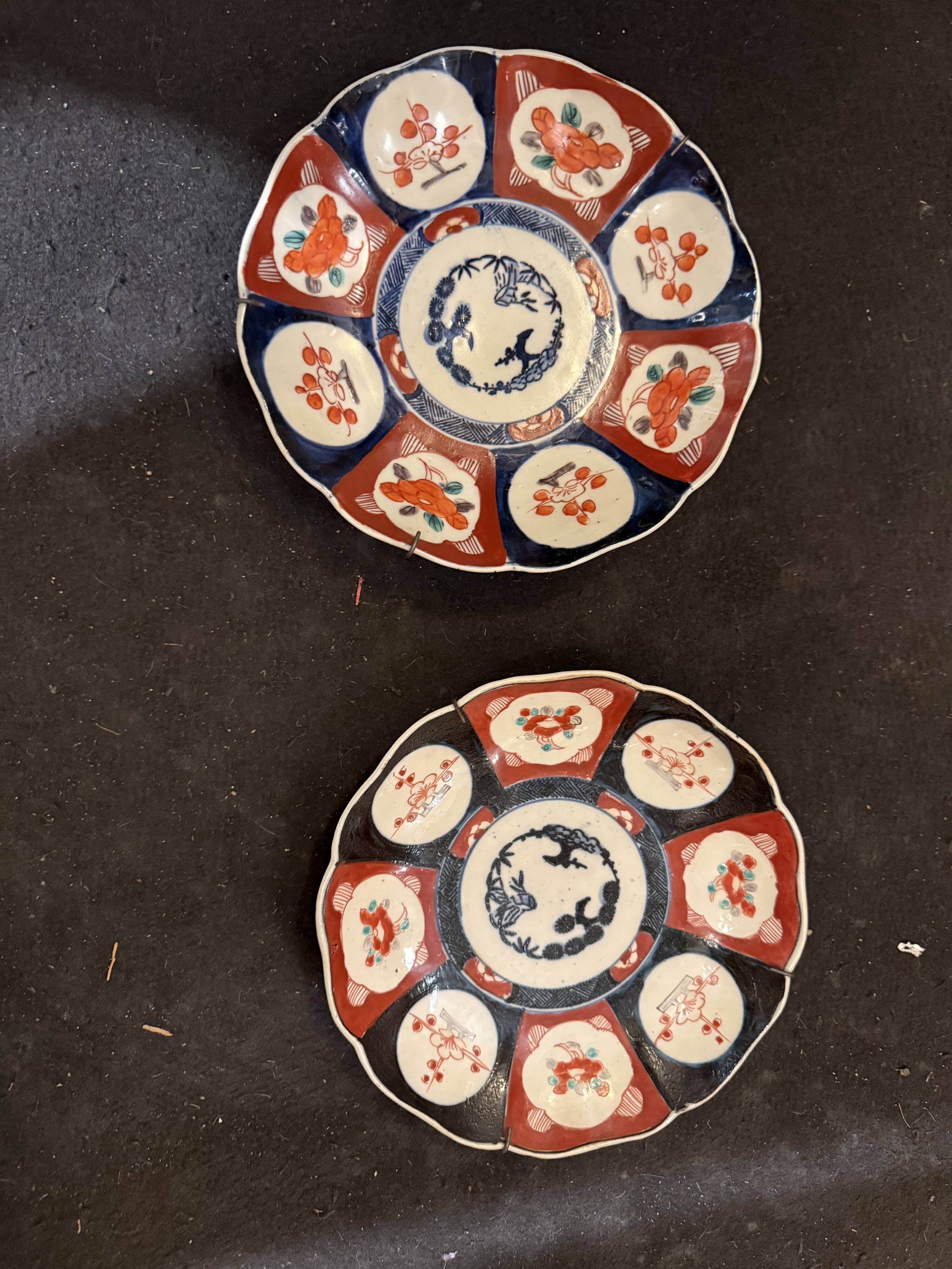 Pair of Imari porcelain plates, Japan, late 19th - early 20th century.