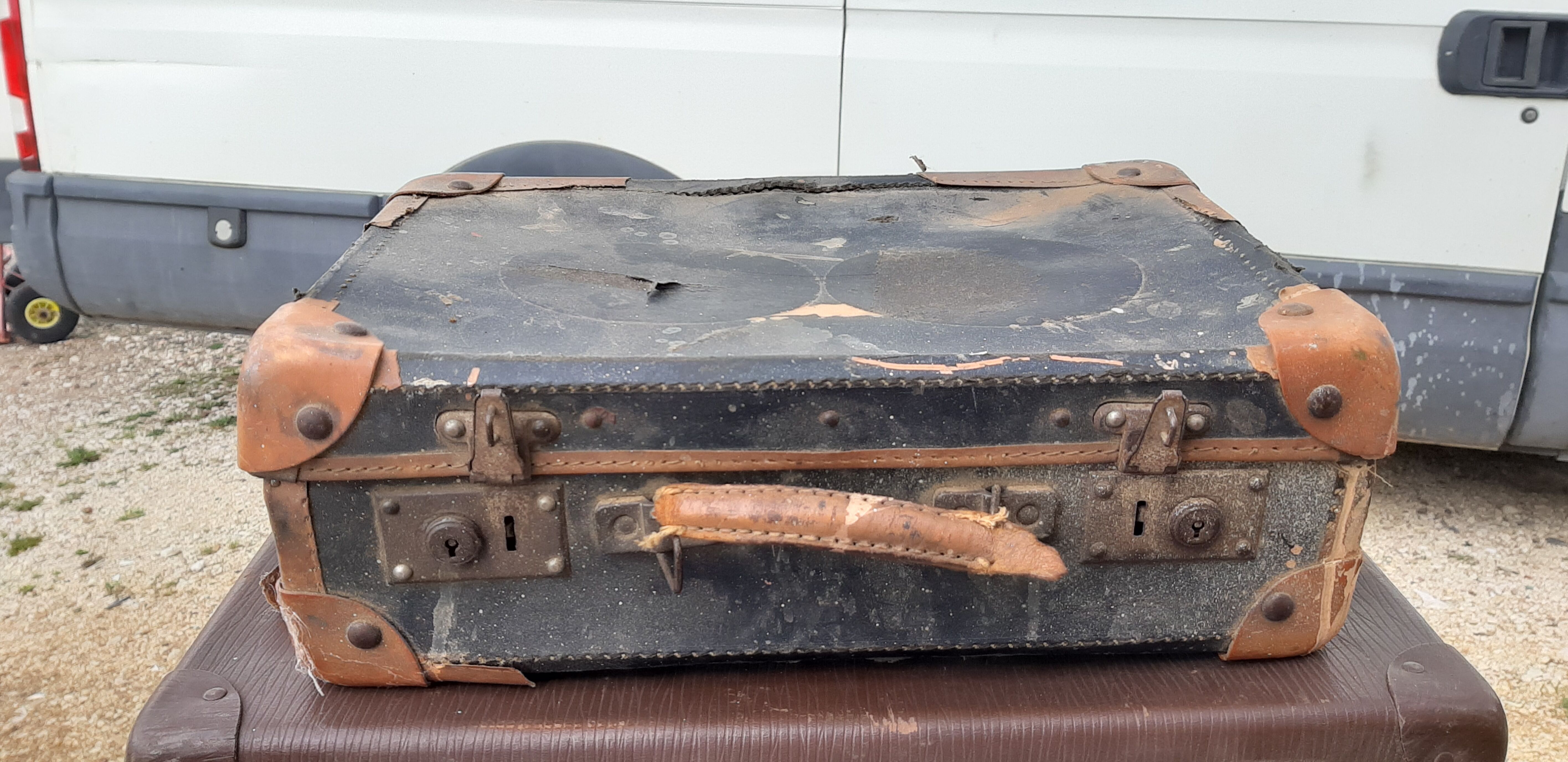 3 vintage suitcases