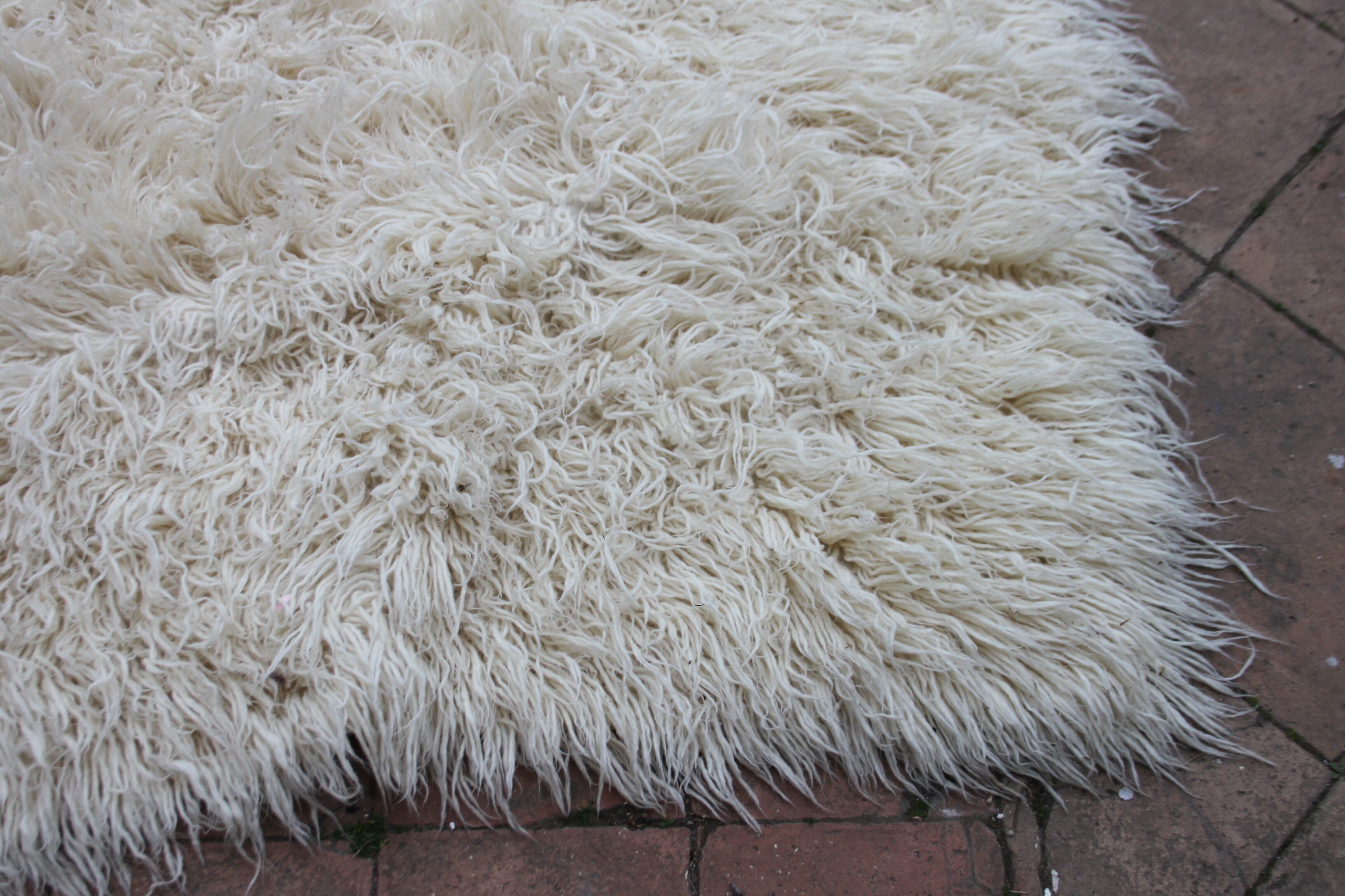 Wool rug 190 x 180 cm