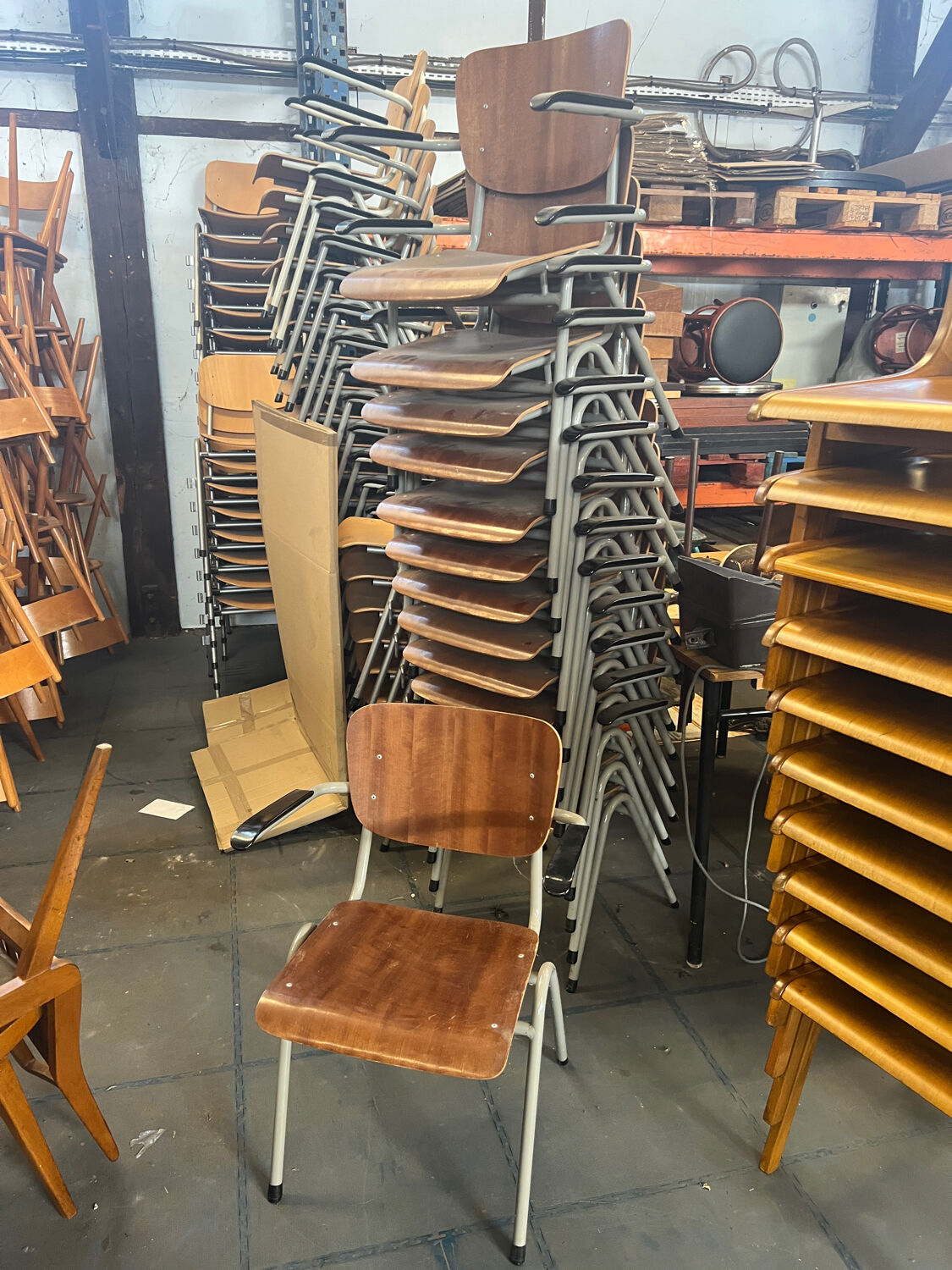 Lot de 14 chaises d’école scandinaves
