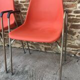 3 chairs with armrests Robin Day