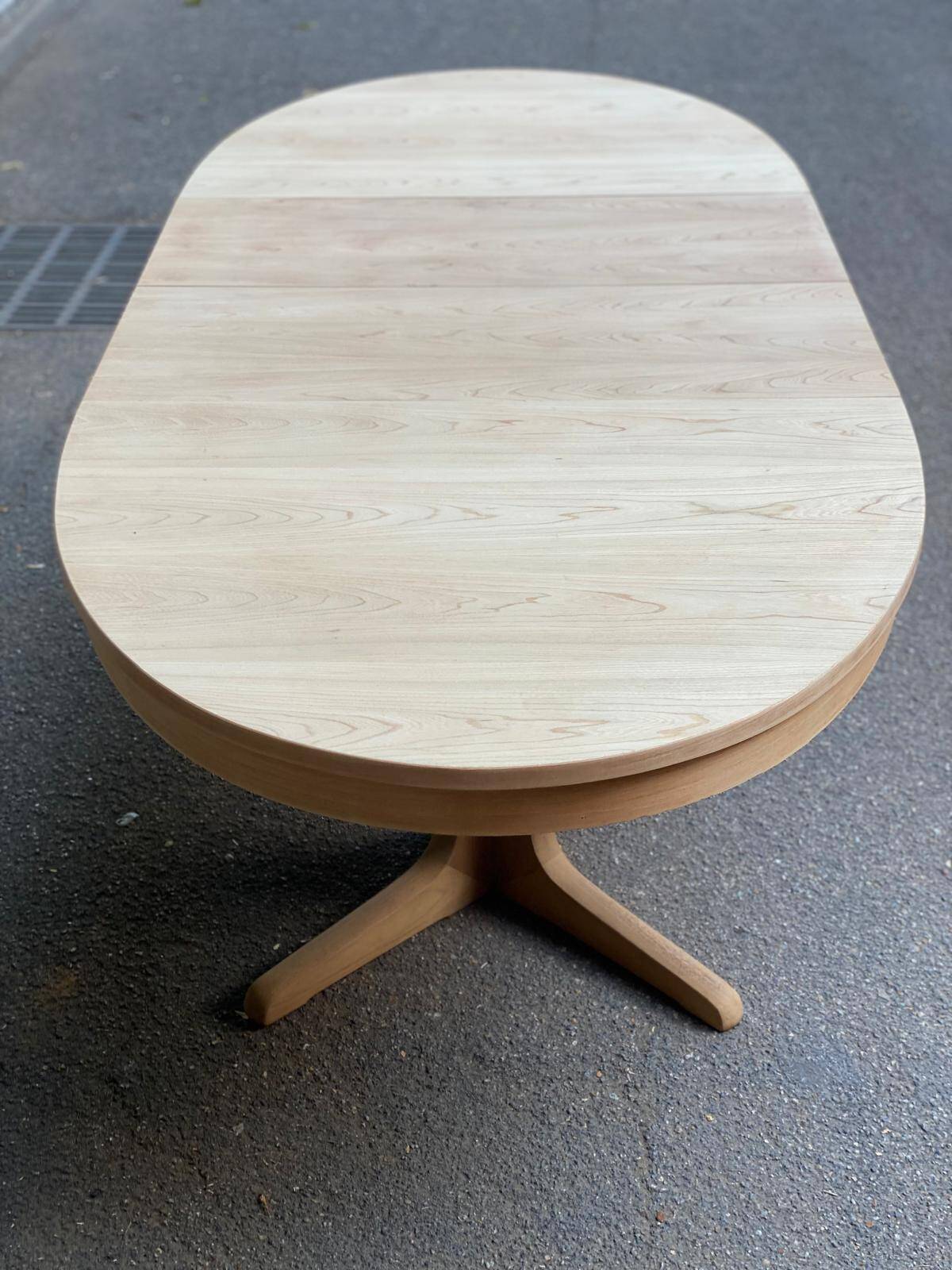 Table scandinave ovale extensible Baumann décapée en teck brut 240cm 1960