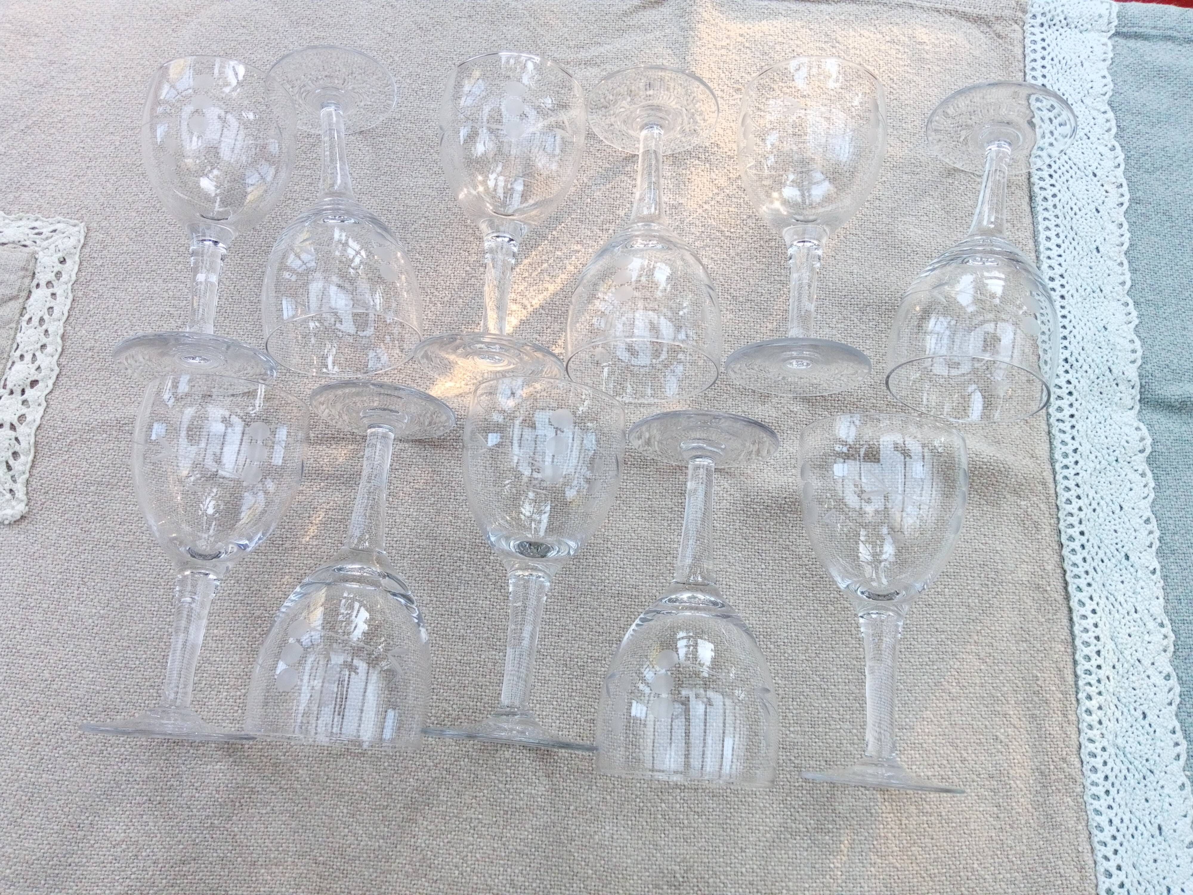 11 40s stemmed glasses