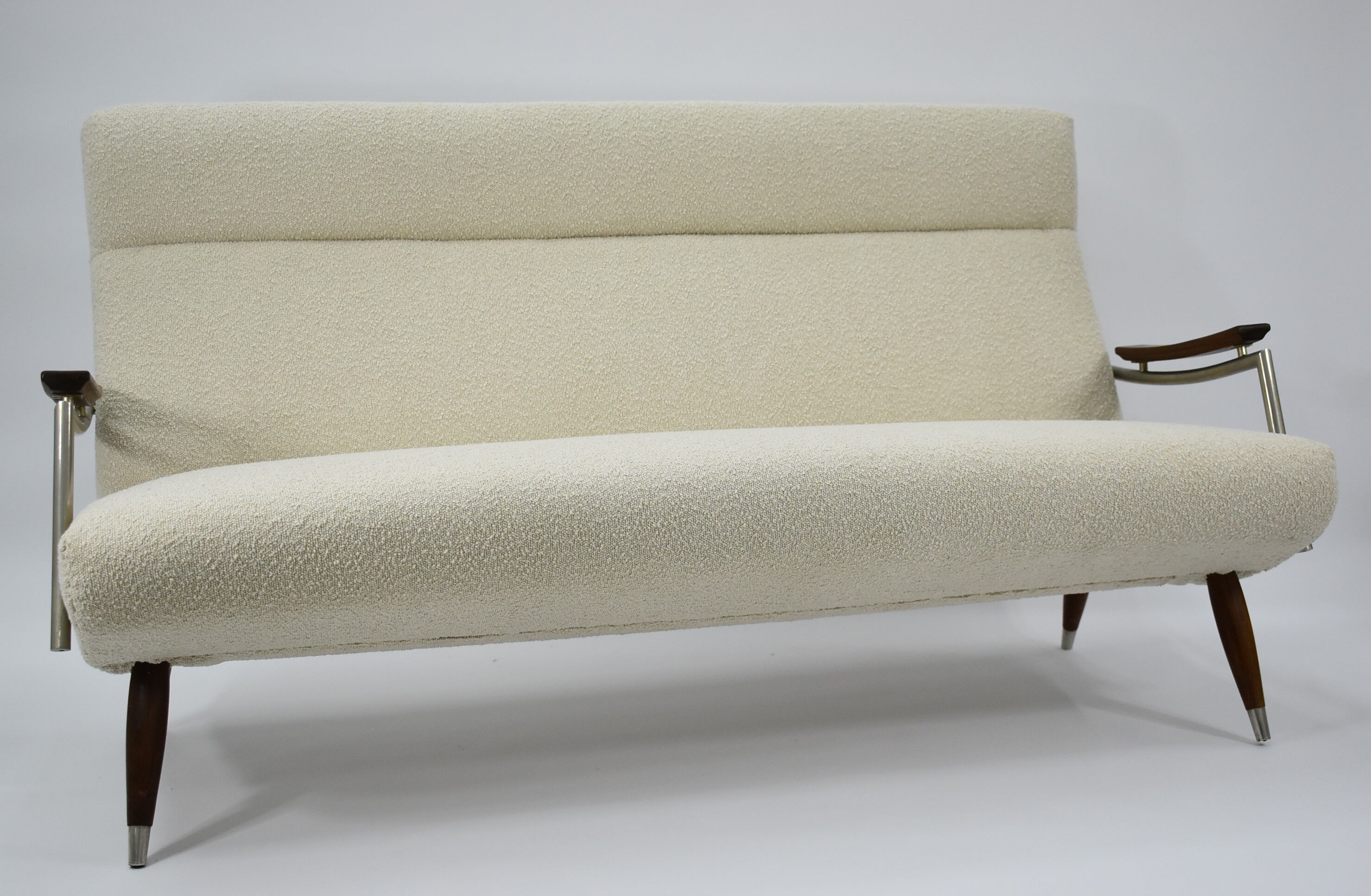 Canapé Danemark années 1960 bouclé beige