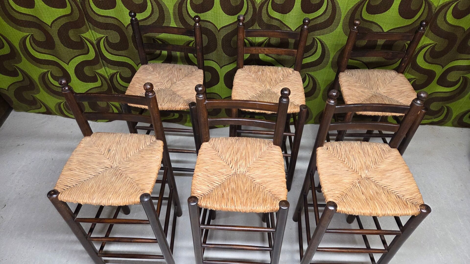 Lot of 6 stools with woven straw seats, chalet style 1970.