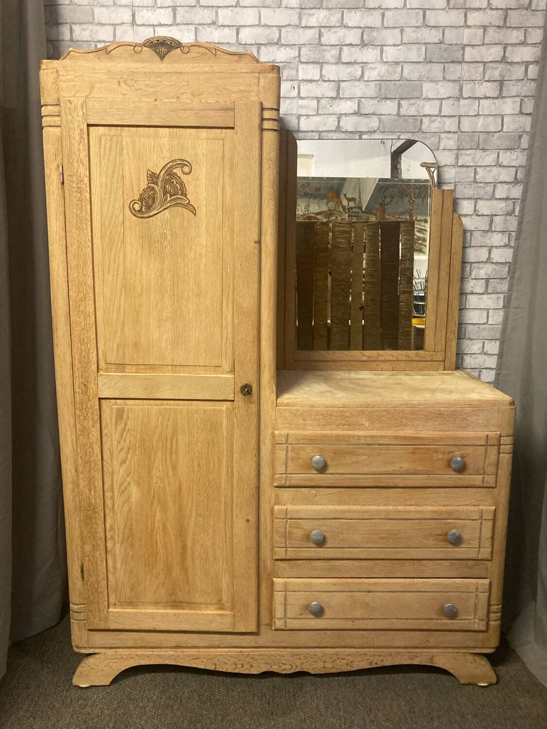 Asymmetrical wardrobe