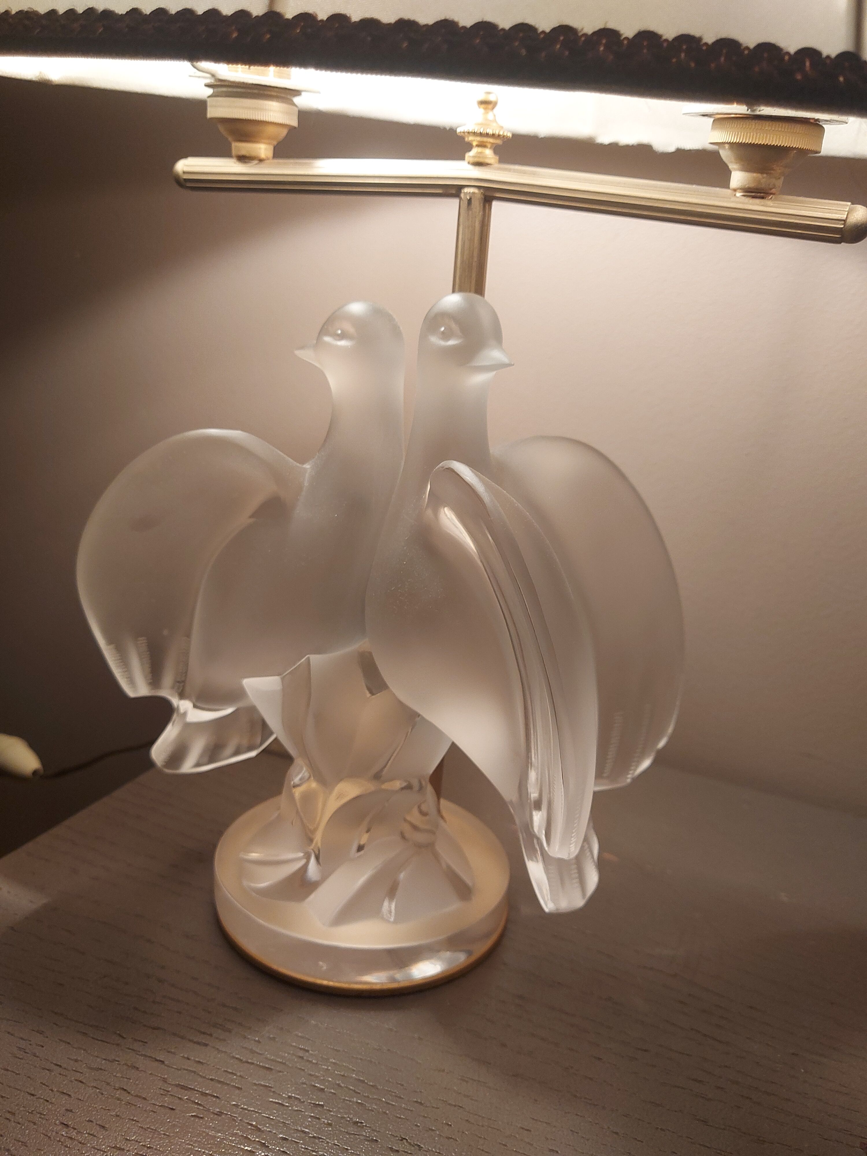 Crystal lamp Lalique with two doves model Ariane