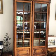 Ancienne - vitrine en bois massif