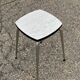 Tabouret acier et Formica blanc et gris