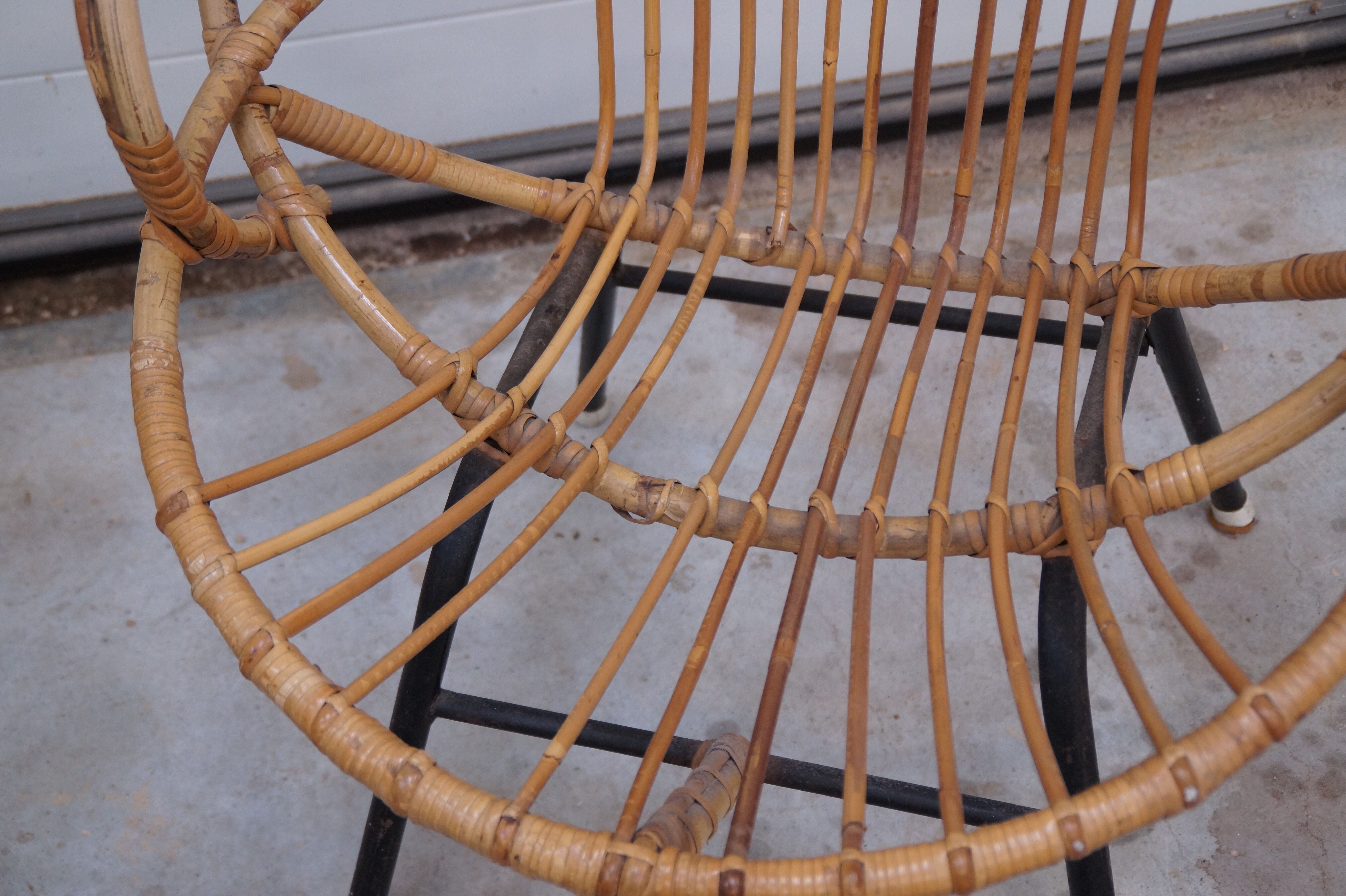 Paire de fauteuils corbeille en rotin