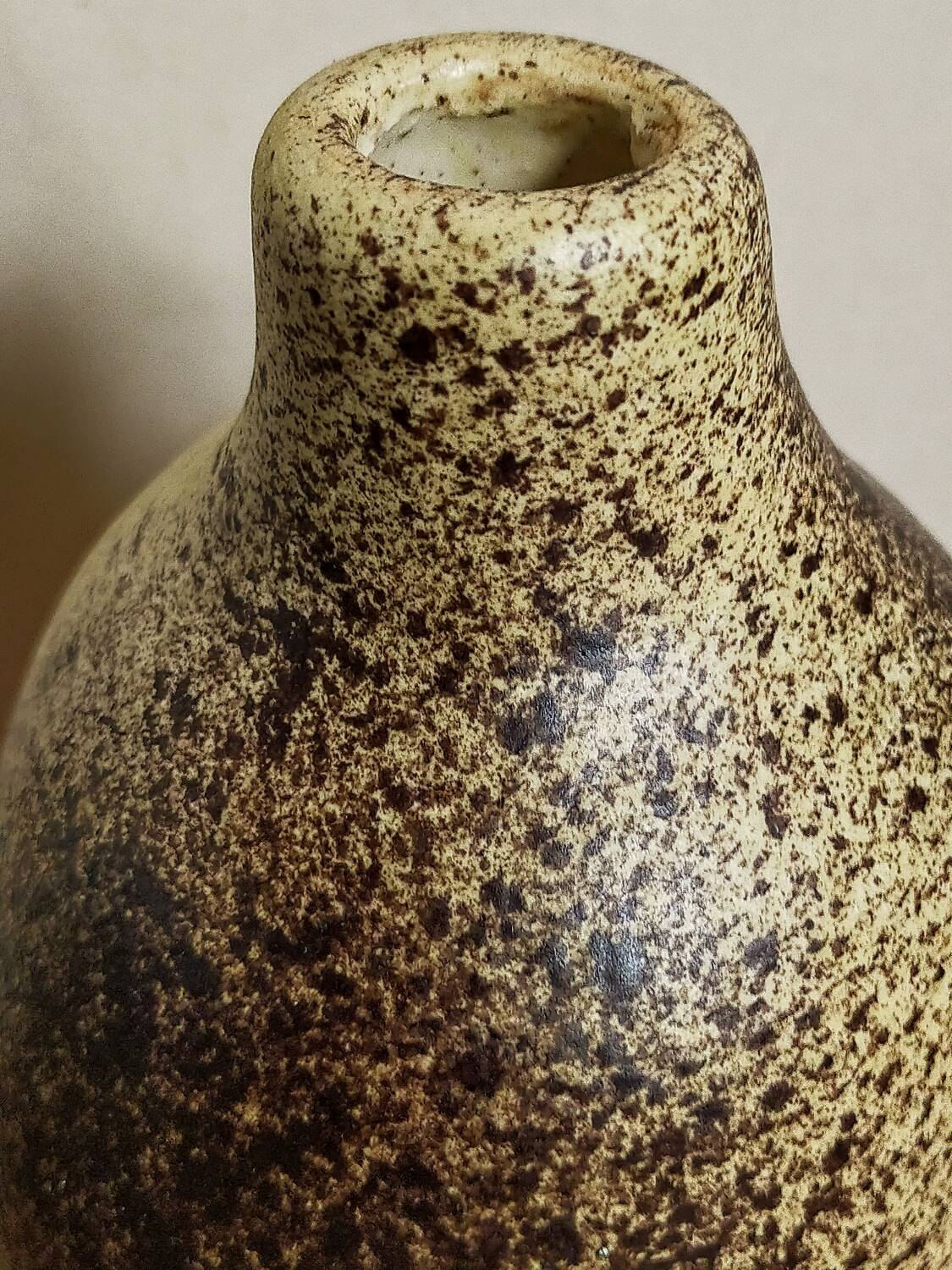 Single-flower vase, ceramic bottle by Max Idlas