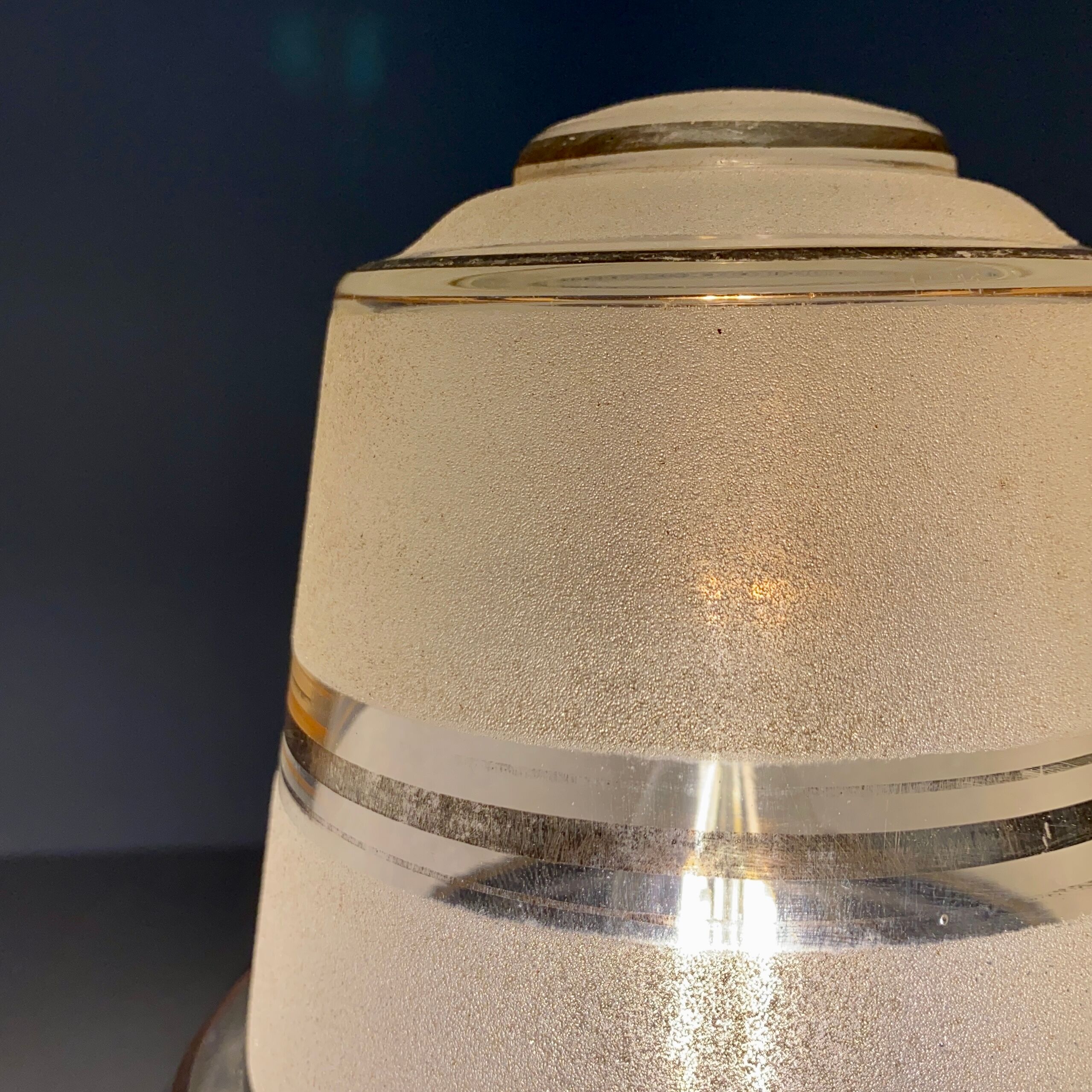 Vintage globe table lamp in white and gold frosted glass