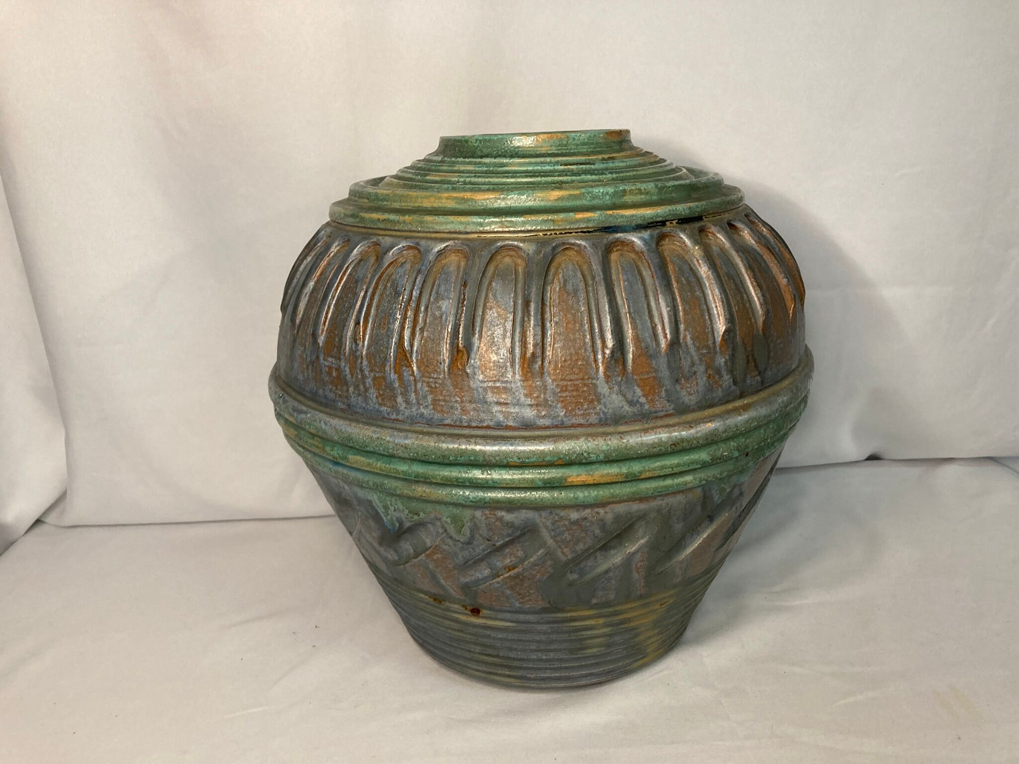 Vase boule art déco en terre cuite polychrome vers 1930