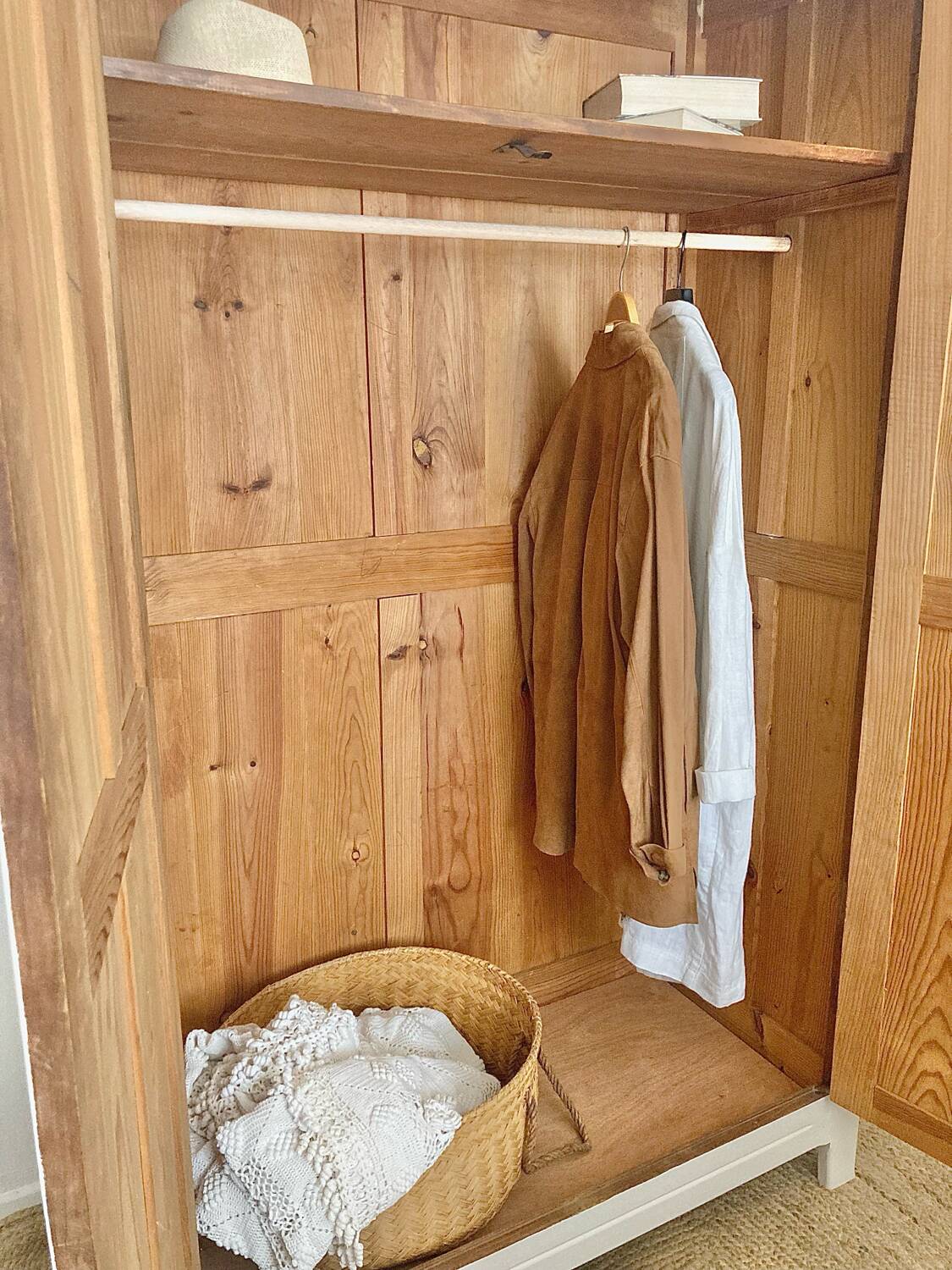 Armoire parisienne