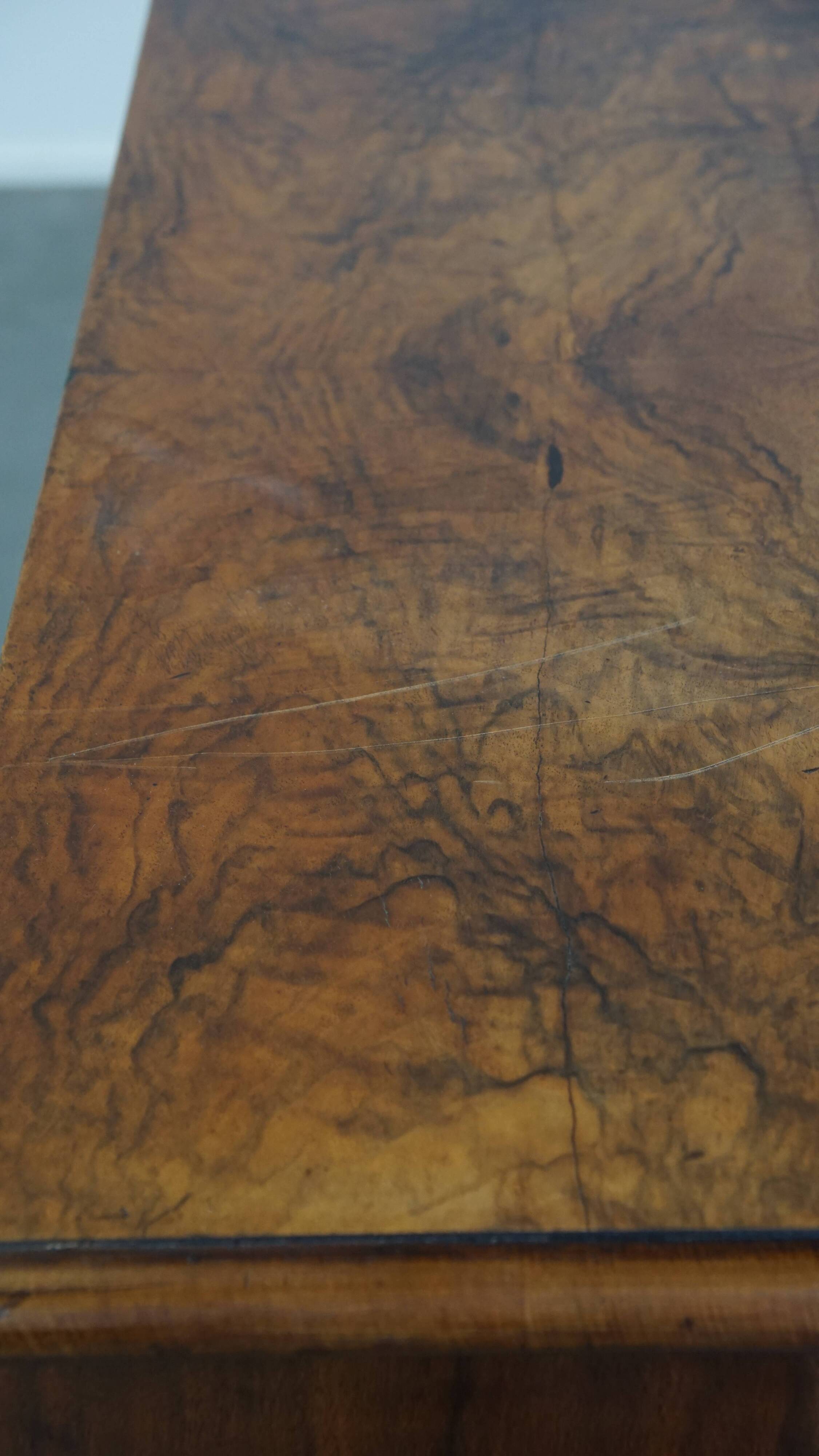 Baroque organ-bent walnut antique chest of drawers from the 18th century