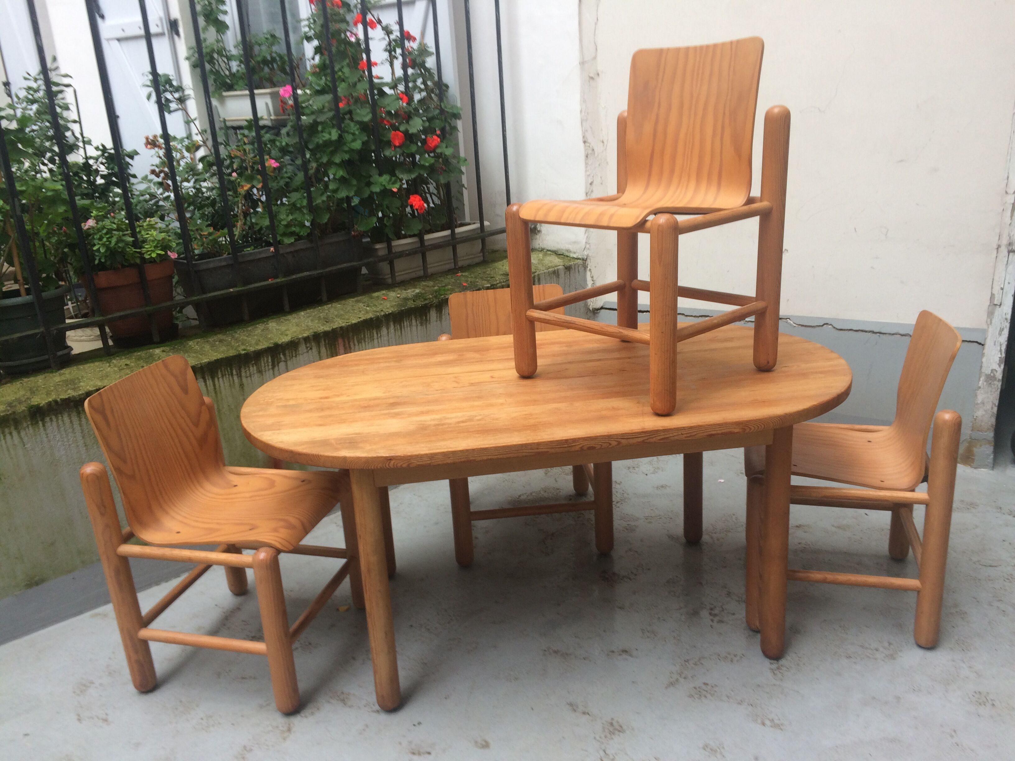 Knud Friis table and chairs set