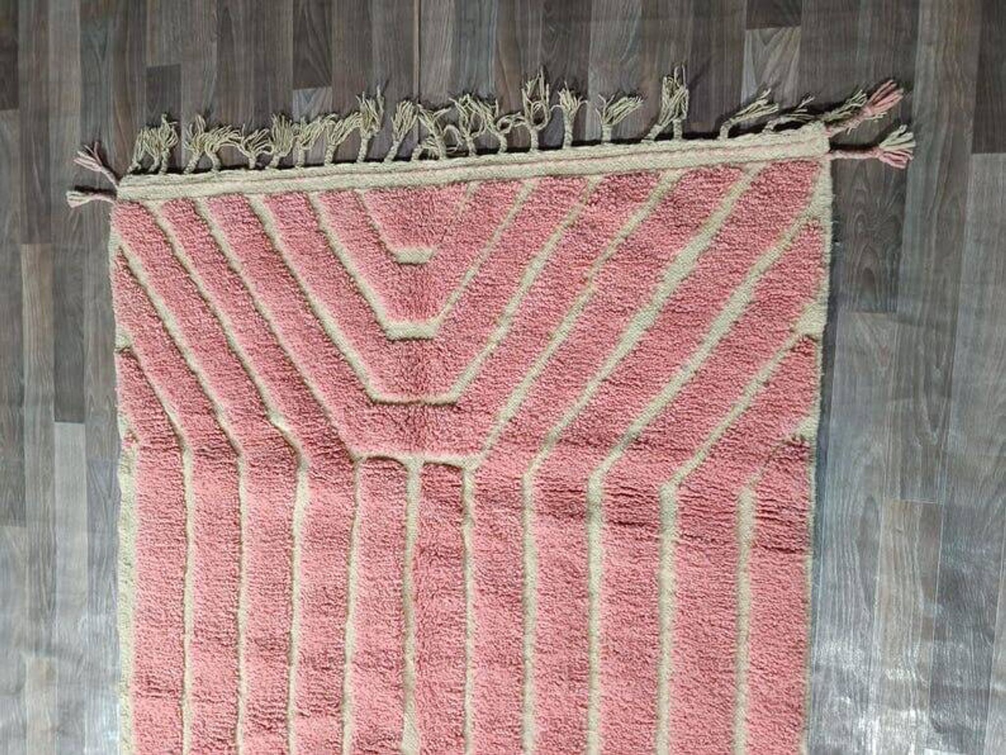 Handmade pure natural wool Berber rug in pink, size 150 x 250 cm.