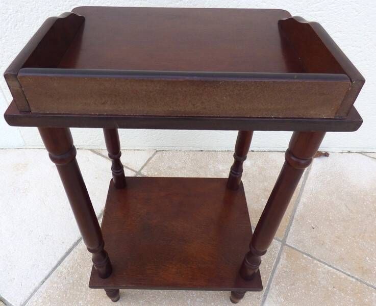 Nightstand or side table with 2 wooden shelves - Very good condition