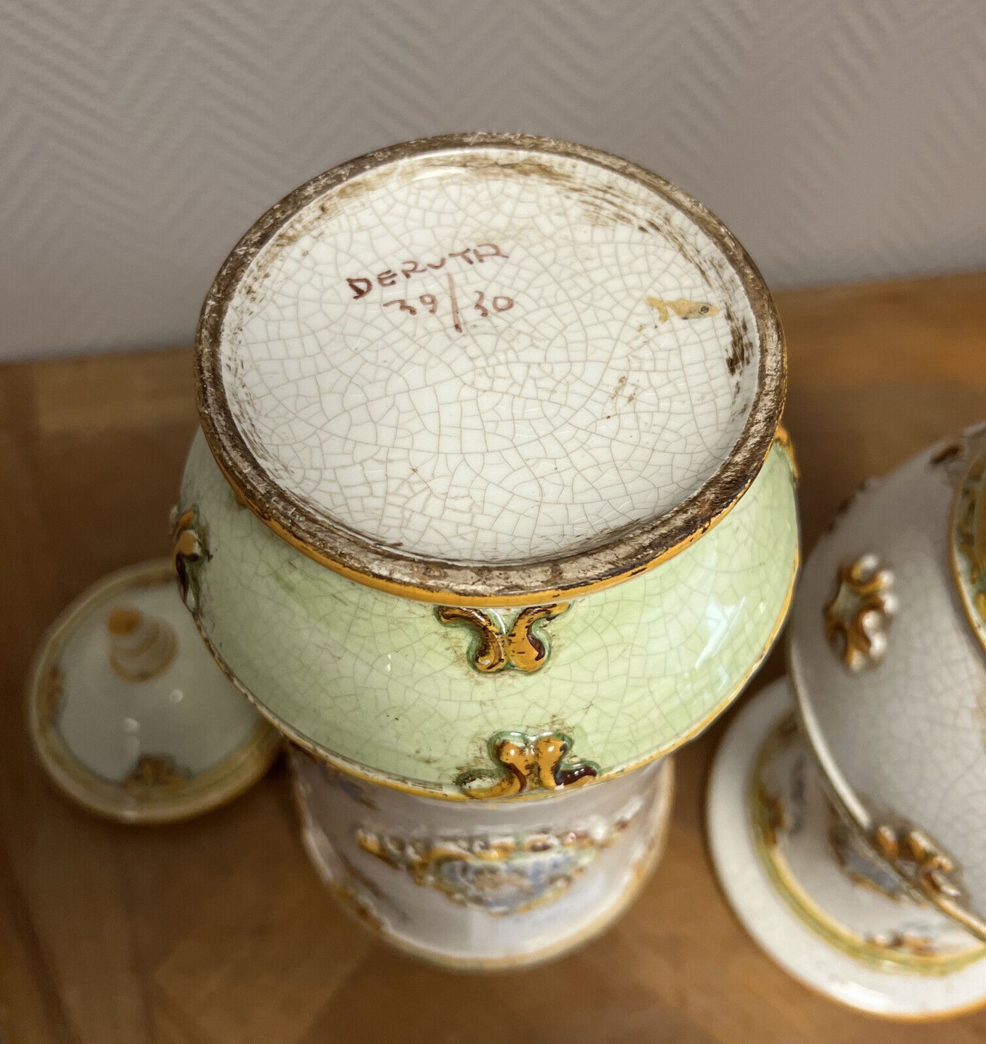 Gialletti Deruta : pair of vintage ceramic medicine jars circa 1950