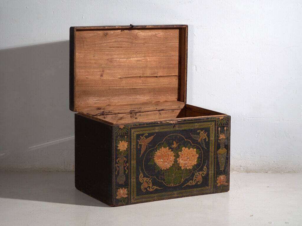 Antique Chinese chest painted in pine wood – China, circa 1900