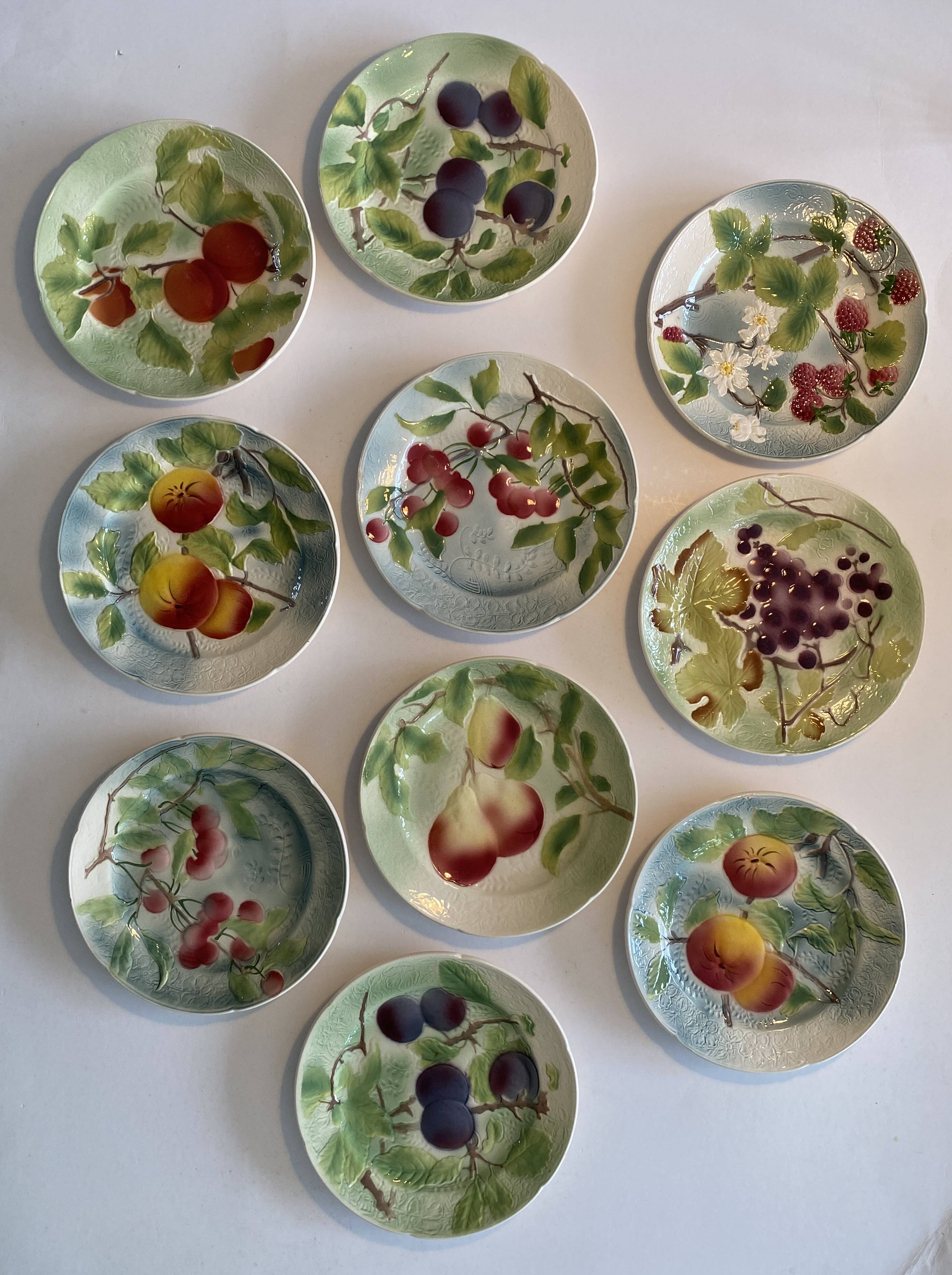 10 fruit decoration plates - St Clément - Barbotine - diam.21