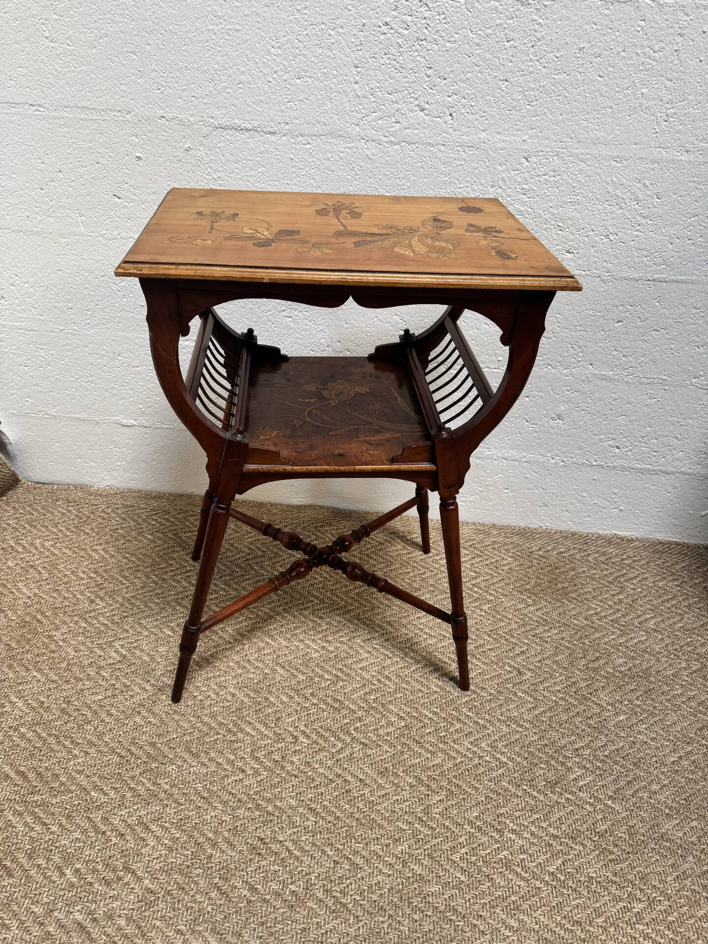Table d’appoint / Lecture Style Esthétique Victorien, marqueterie 1880