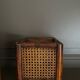 Caches-pots vintage en bois et cannage