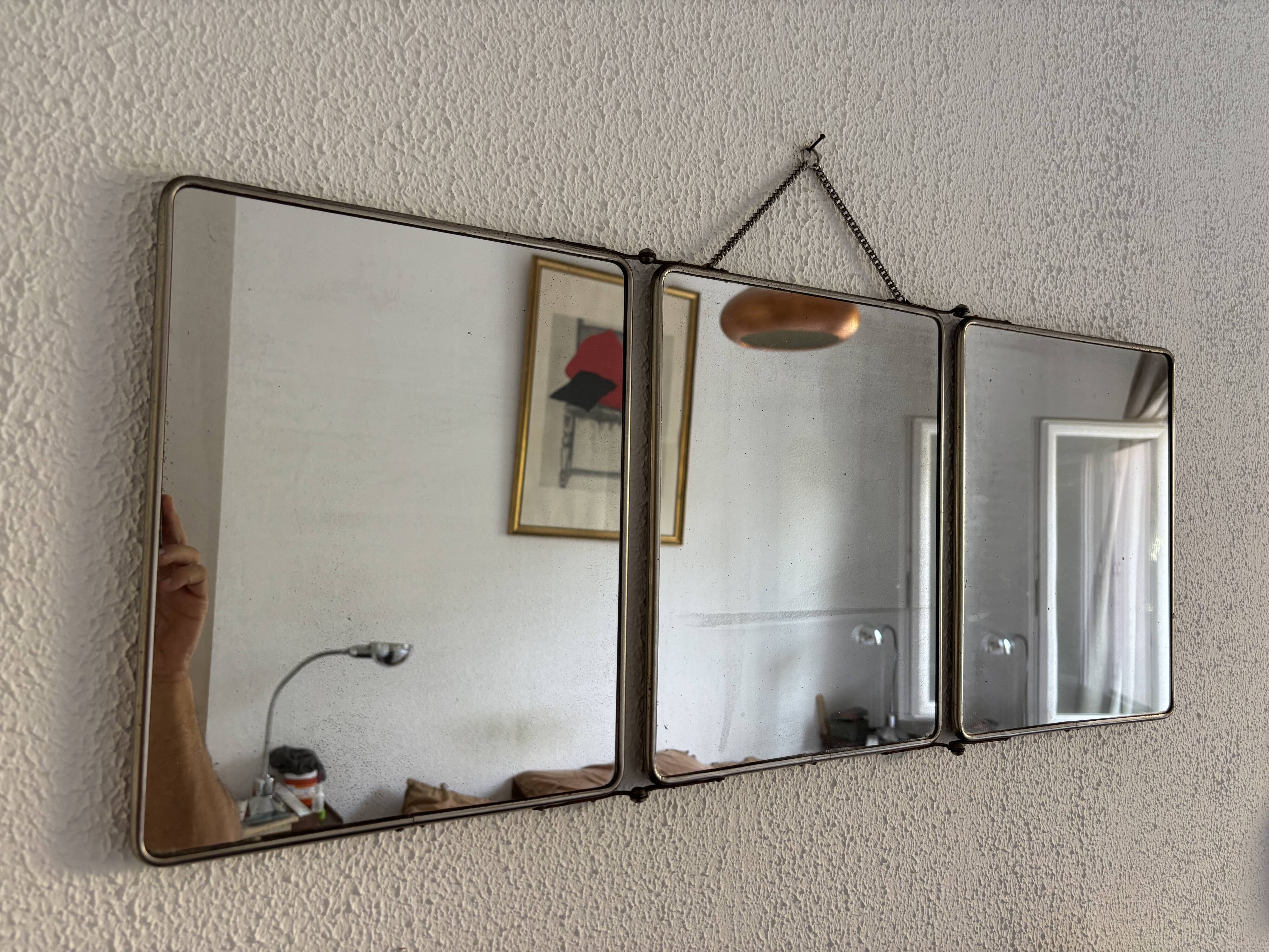 Miroir triptyque de barbier en simili cuir bleu, 1950