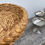 Fruit bowl on stand in woven rattan