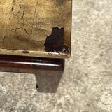 Table basse recouvert de feuille d’or