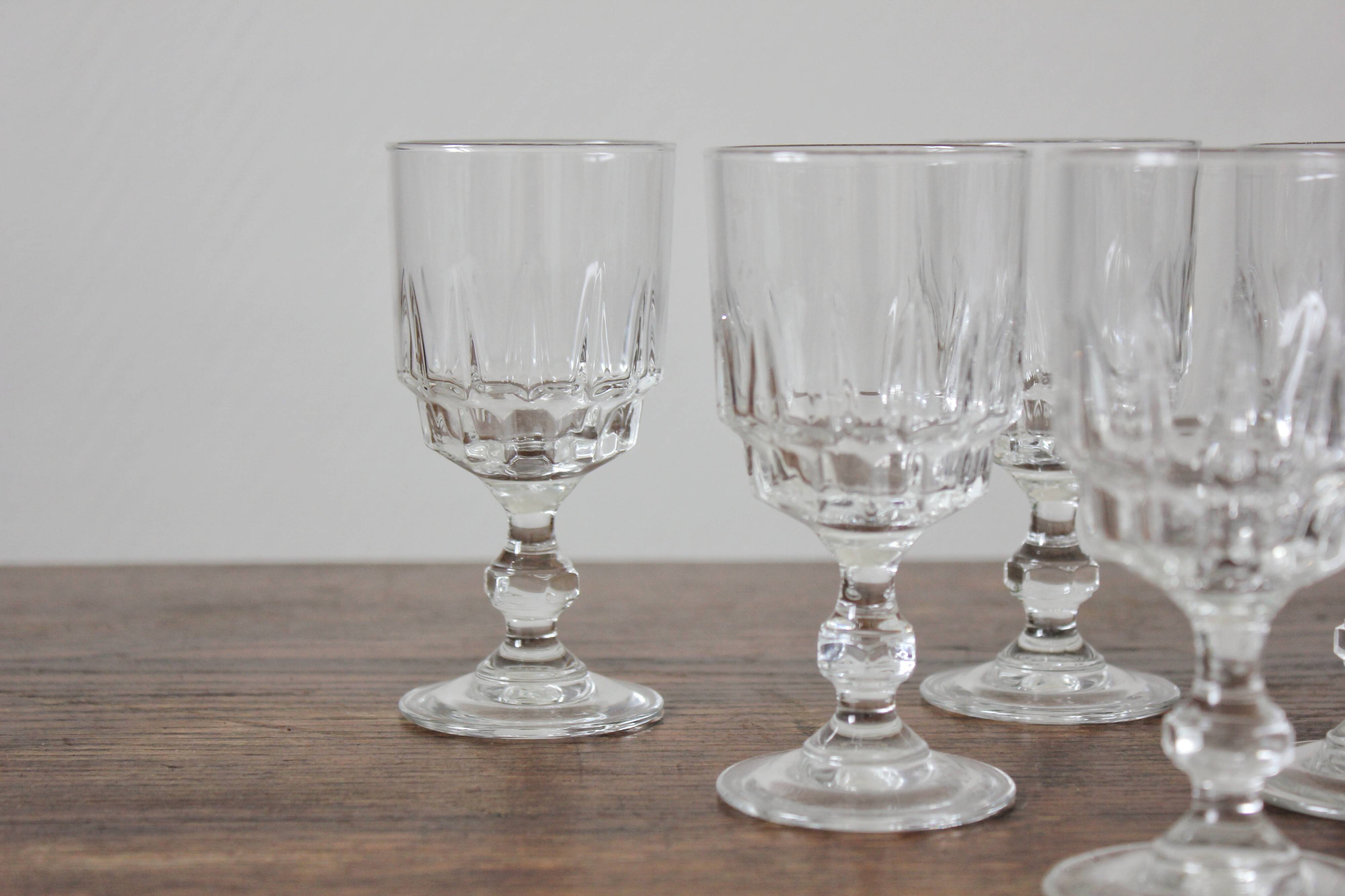 6 vintage Luminarc white wine glasses