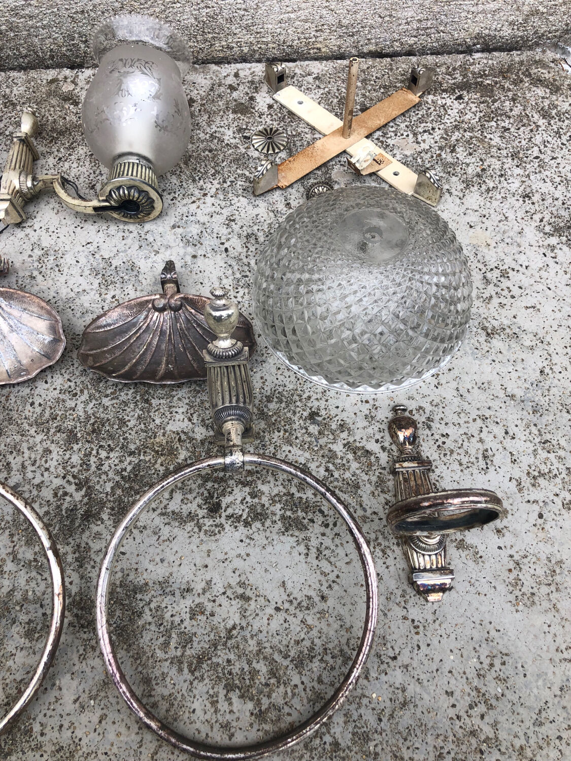 Silver metal bathroom set
